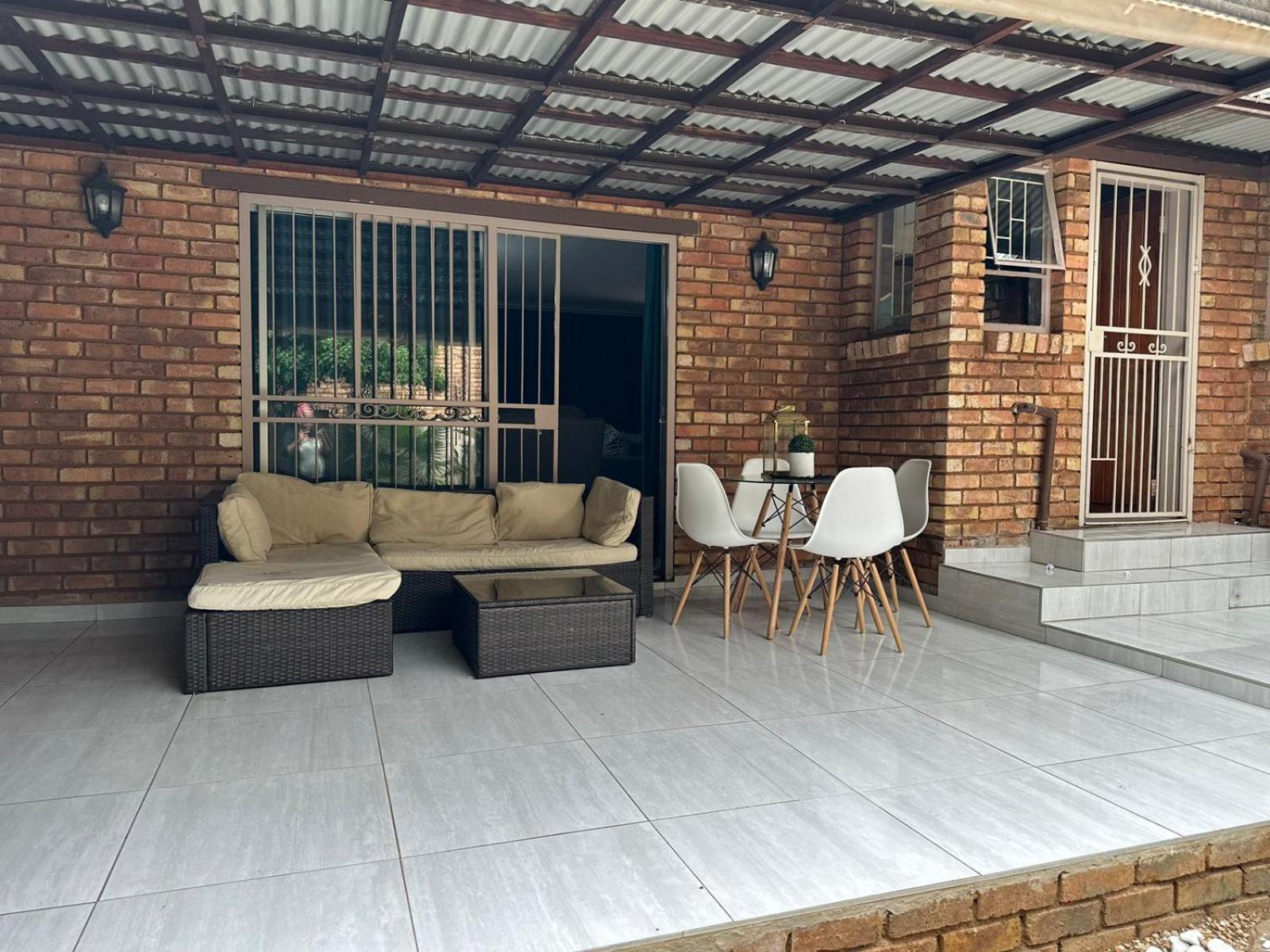 Three-Bedroom House photo 2
