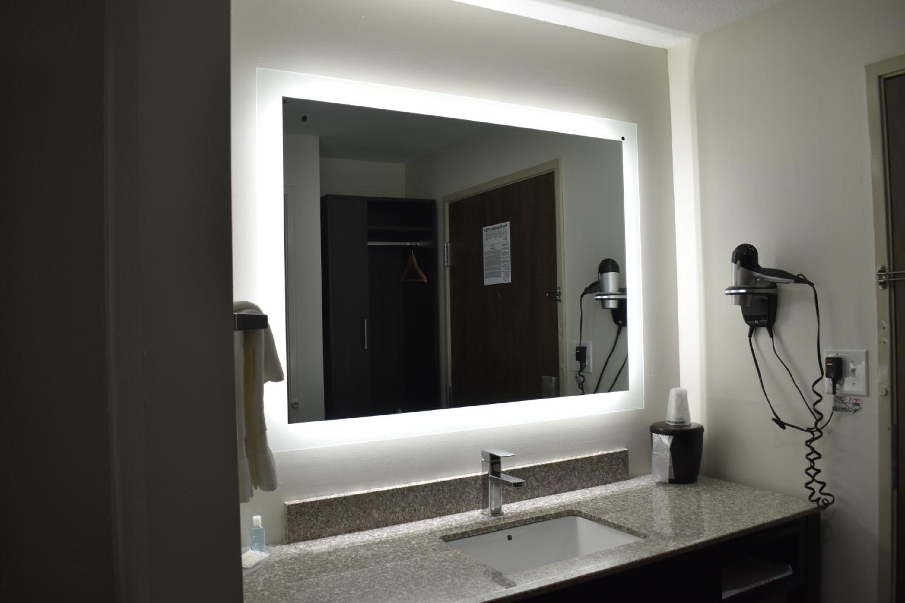King Room - Non-Smoking - Photo 16