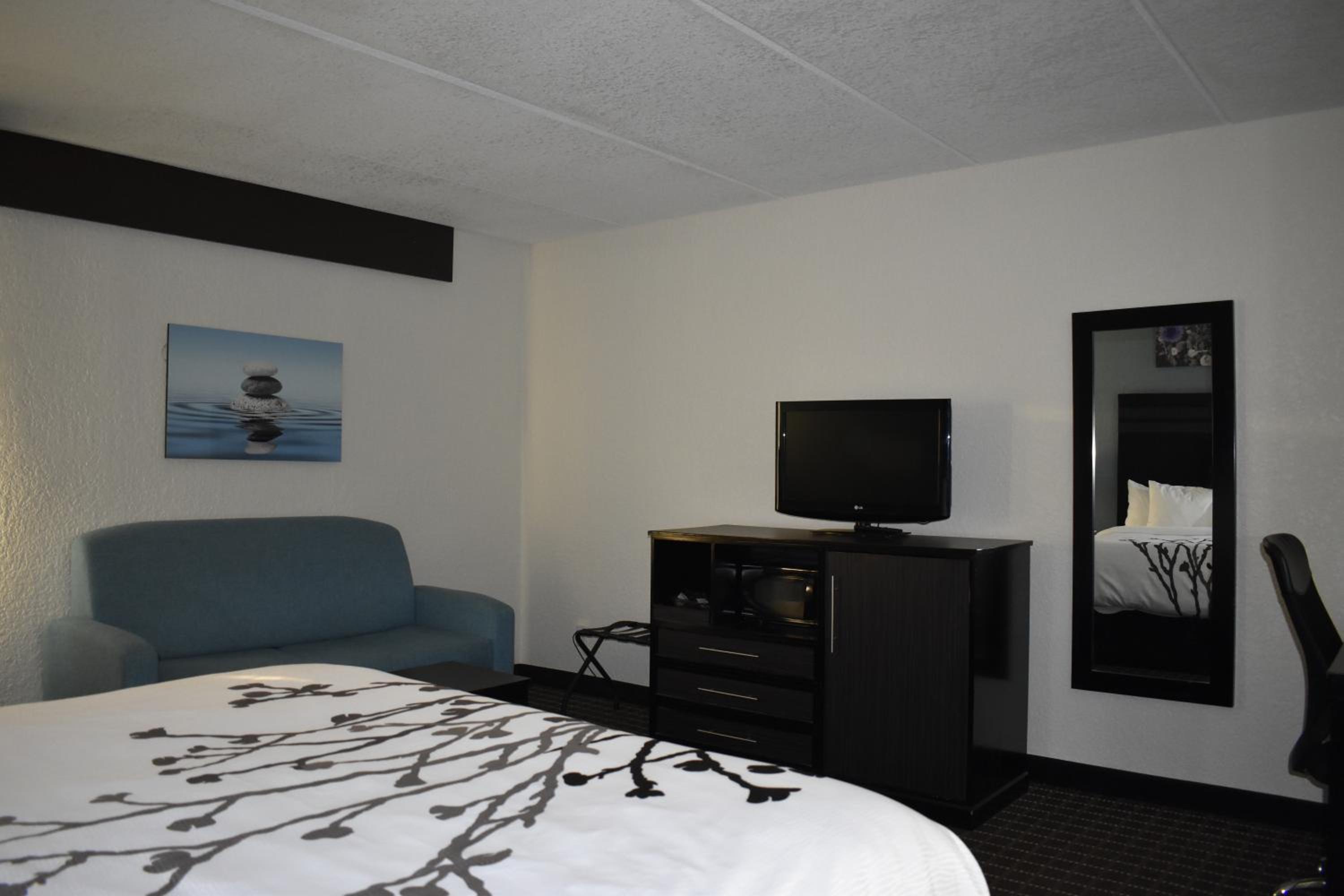 King Suite - Non-Smoking - Photo 25