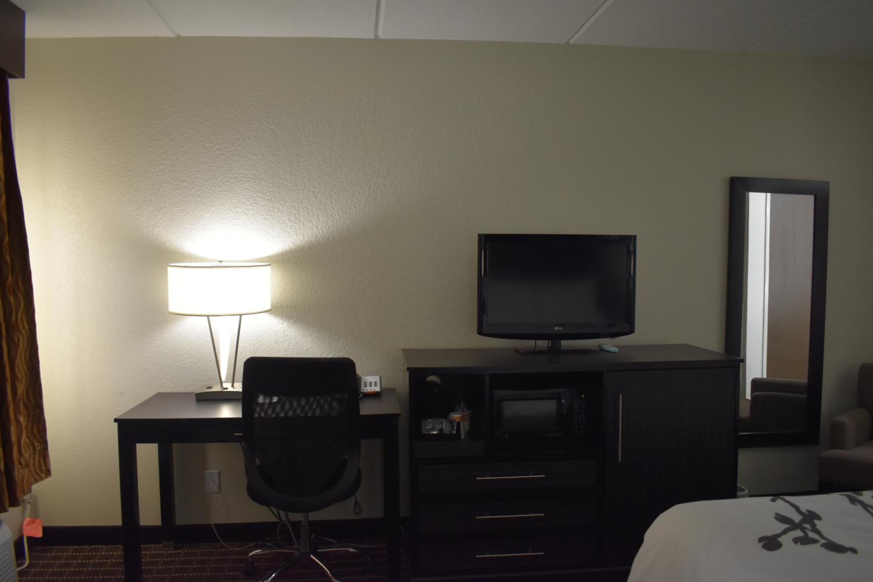 King Suite - Non-Smoking - Photo 27