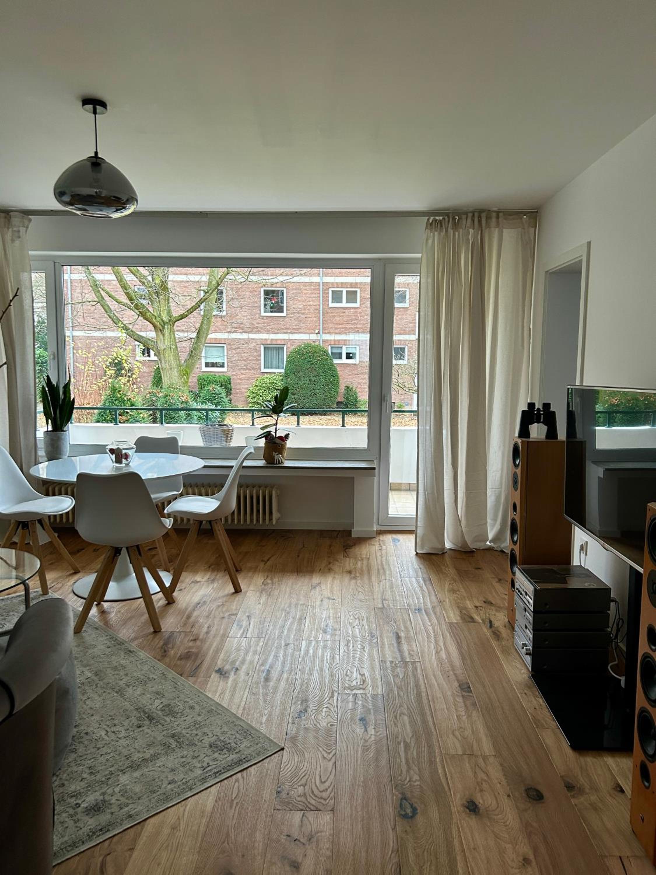 One-Bedroom Apartment photo 2
