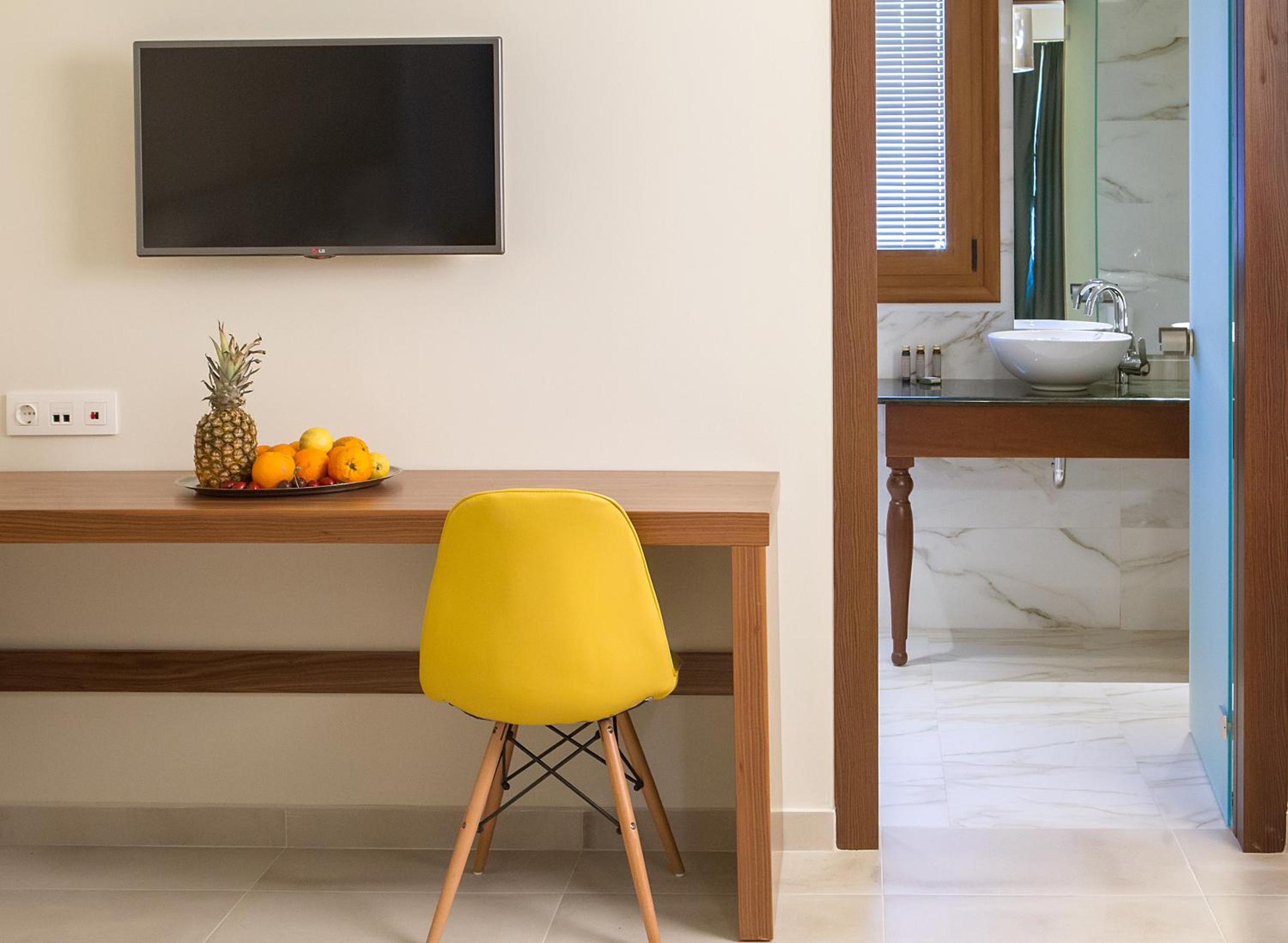 Suite - Photo 1