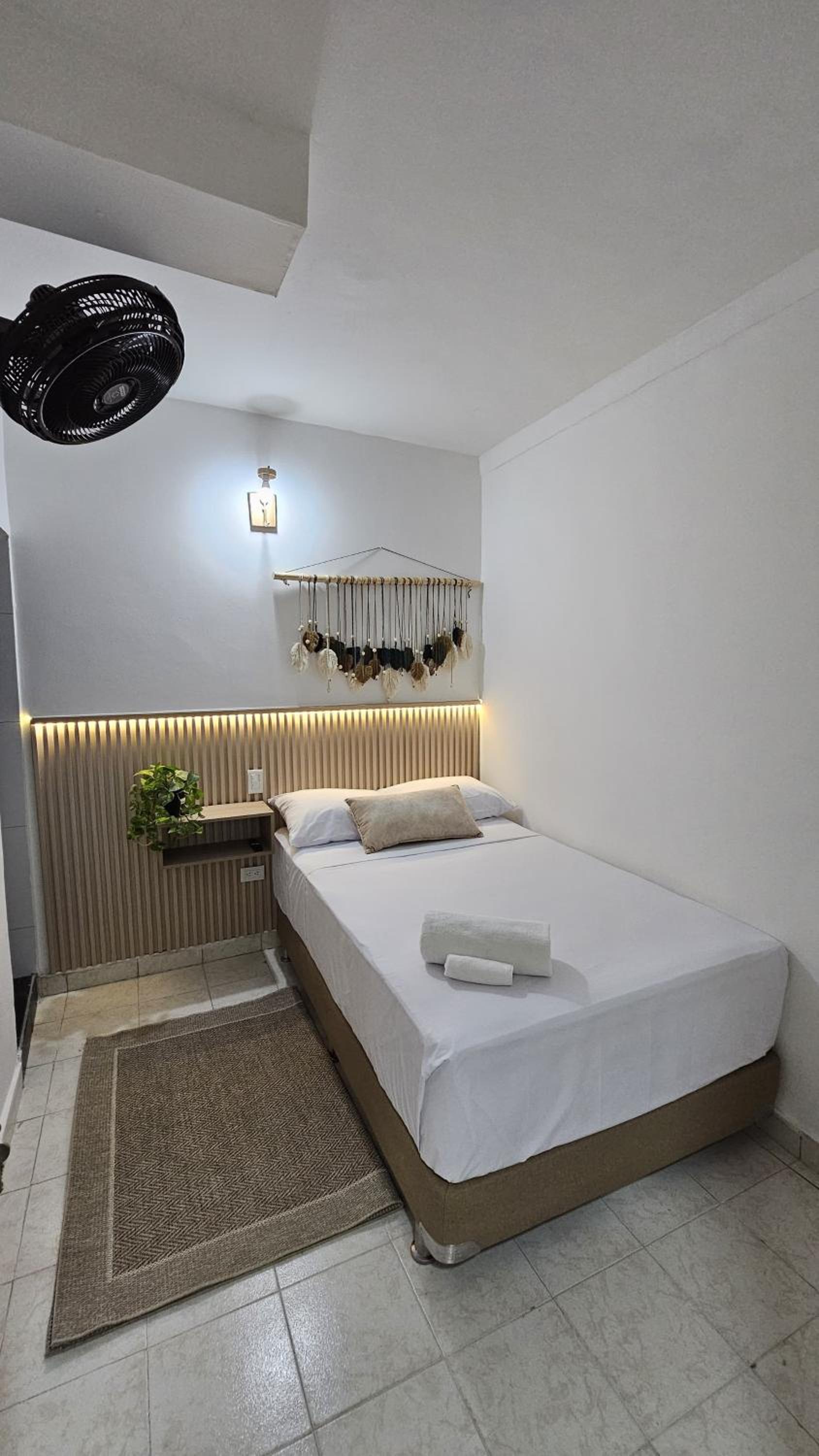 Single Room with Private Bathroom photo 2