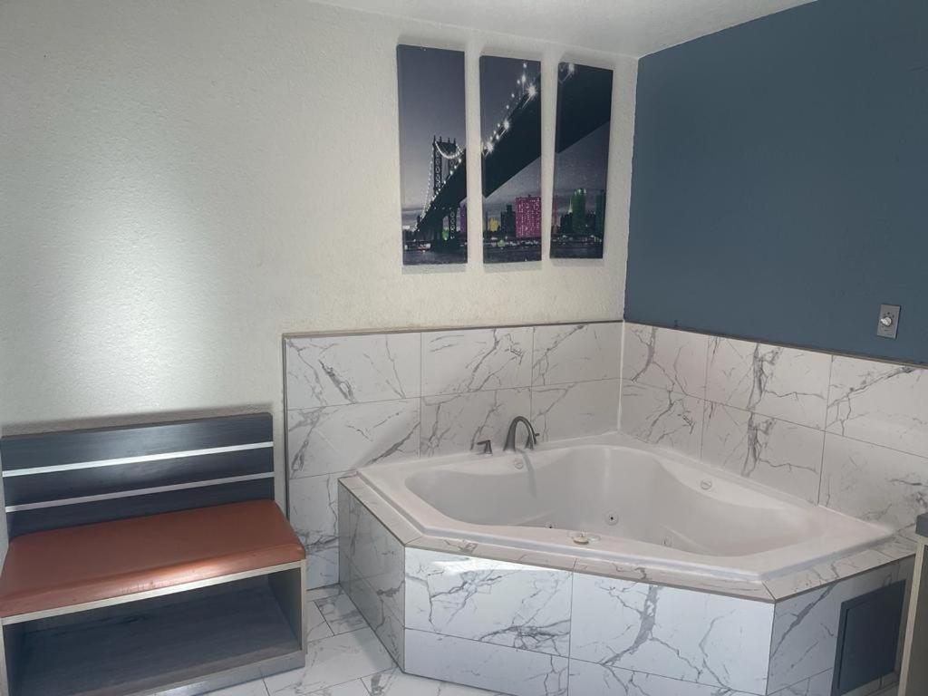 Duplex Suite - Photo 2
