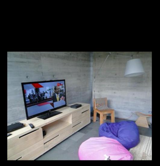 Six-Bedroom House photo 1