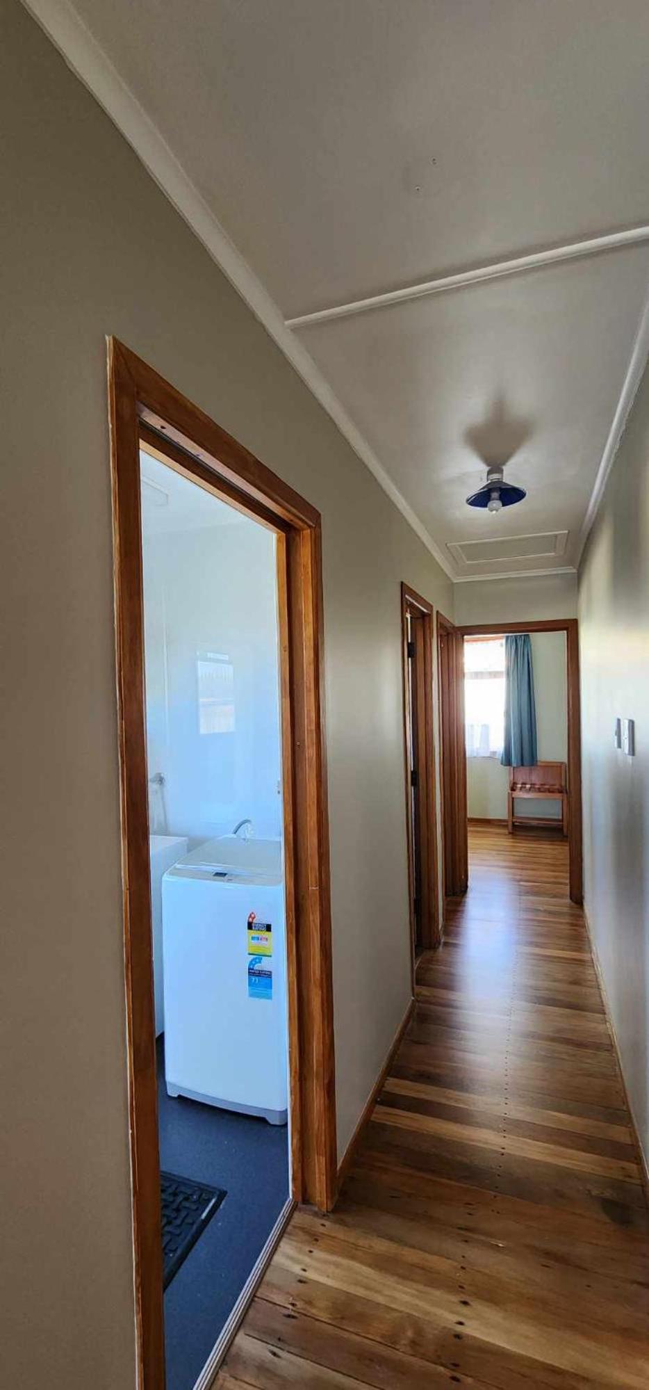 Single Room with Shared Shower and Toilet photo 1