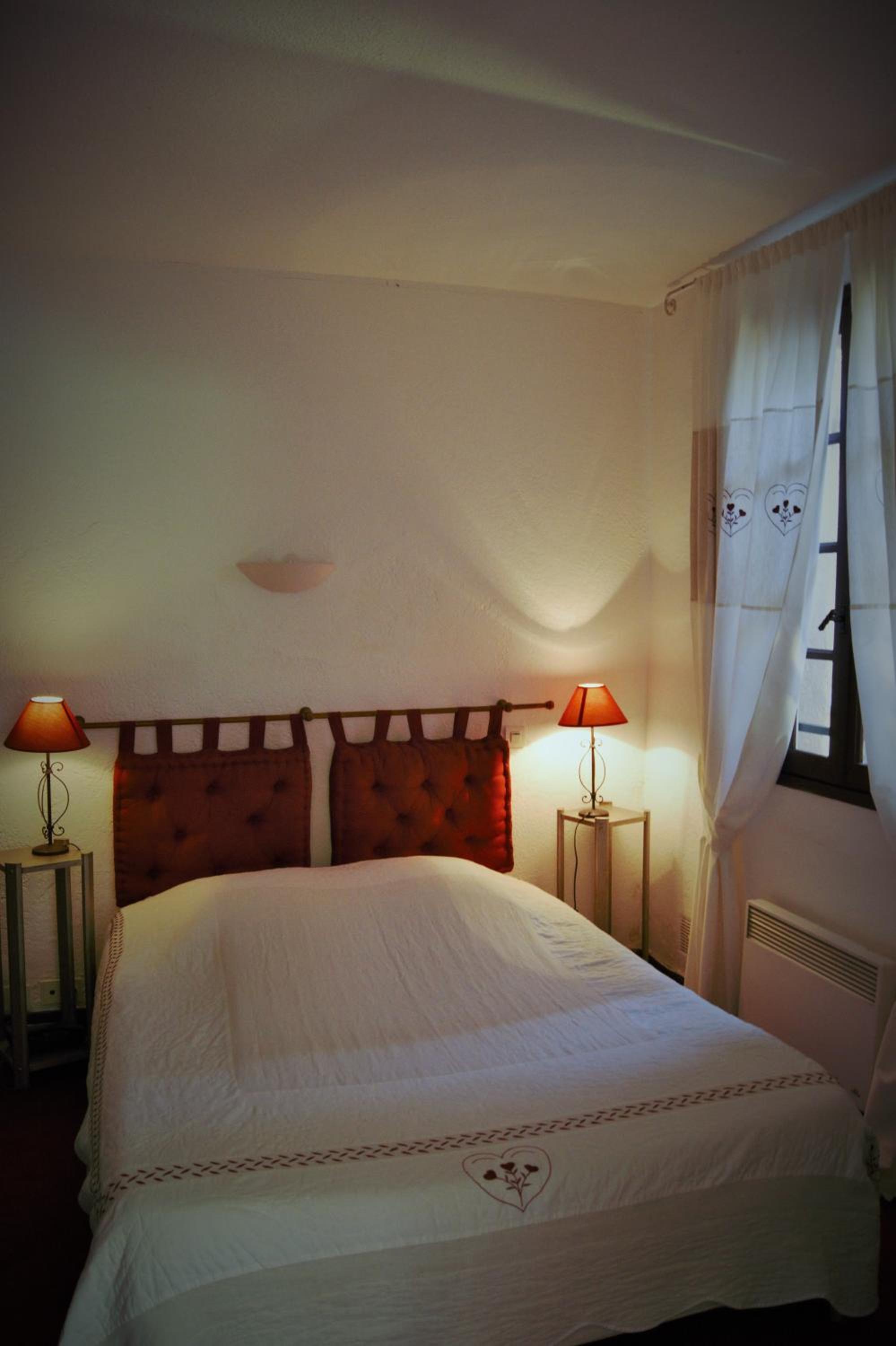 Double Room - Photo 6