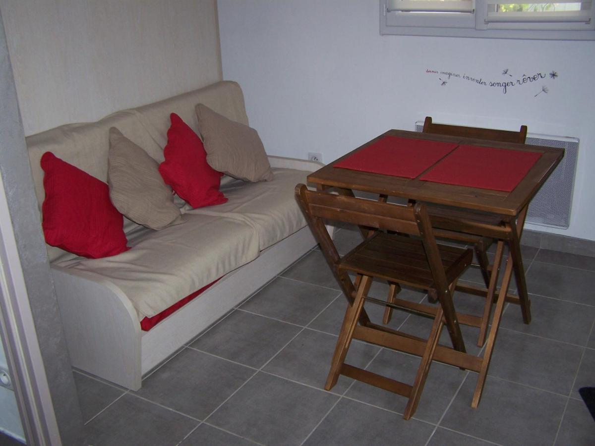 One-Bedroom House photo 1