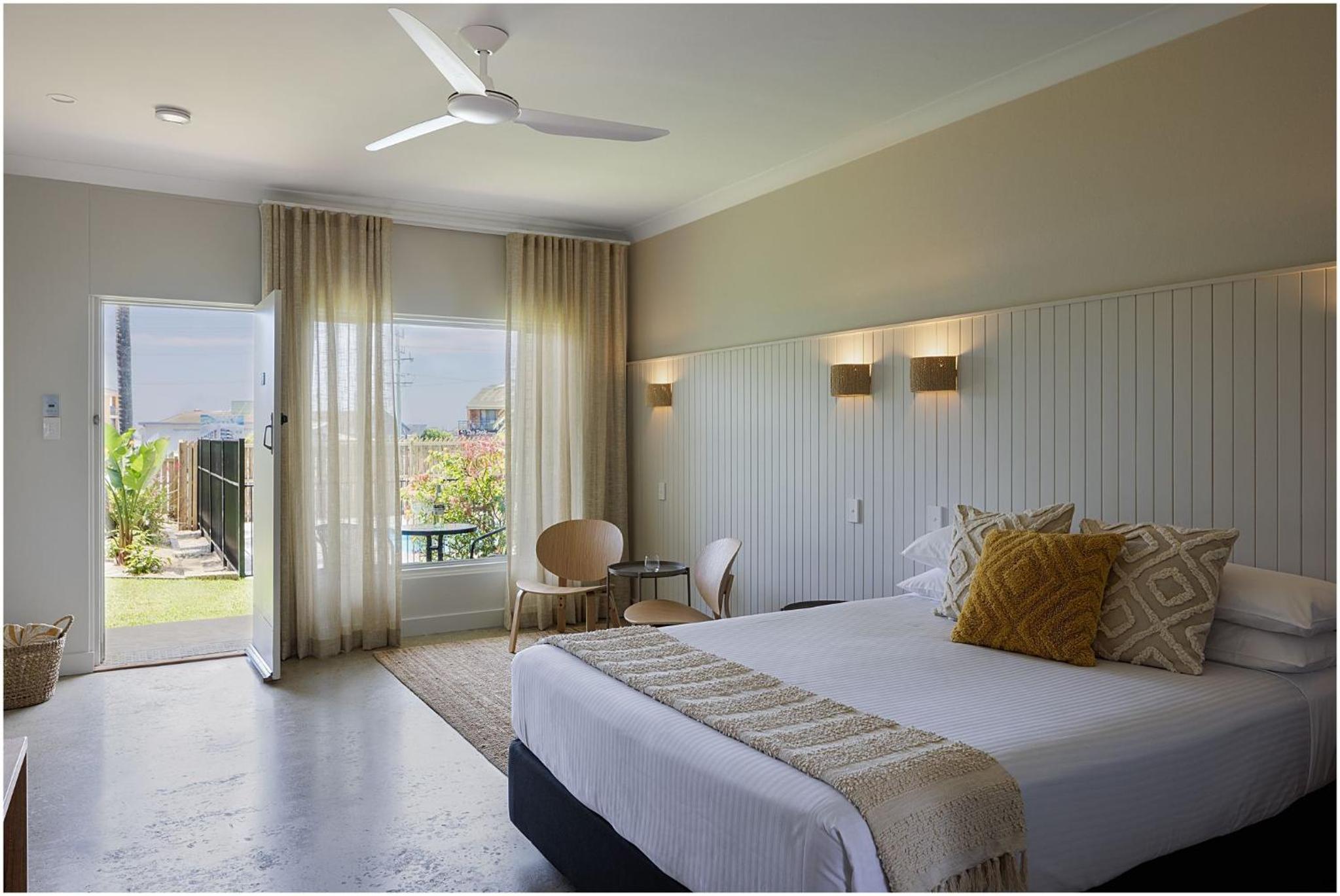 Queen Room with Pool View