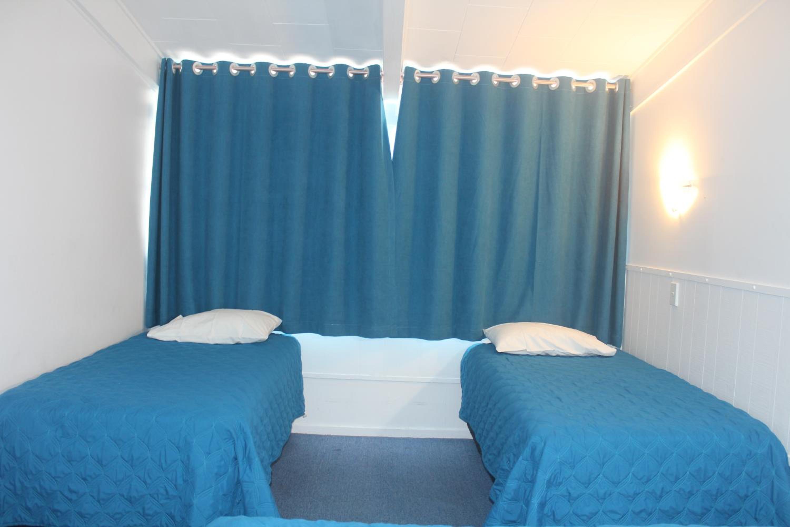 Large one bed room family unit with spa bathtub photo 1