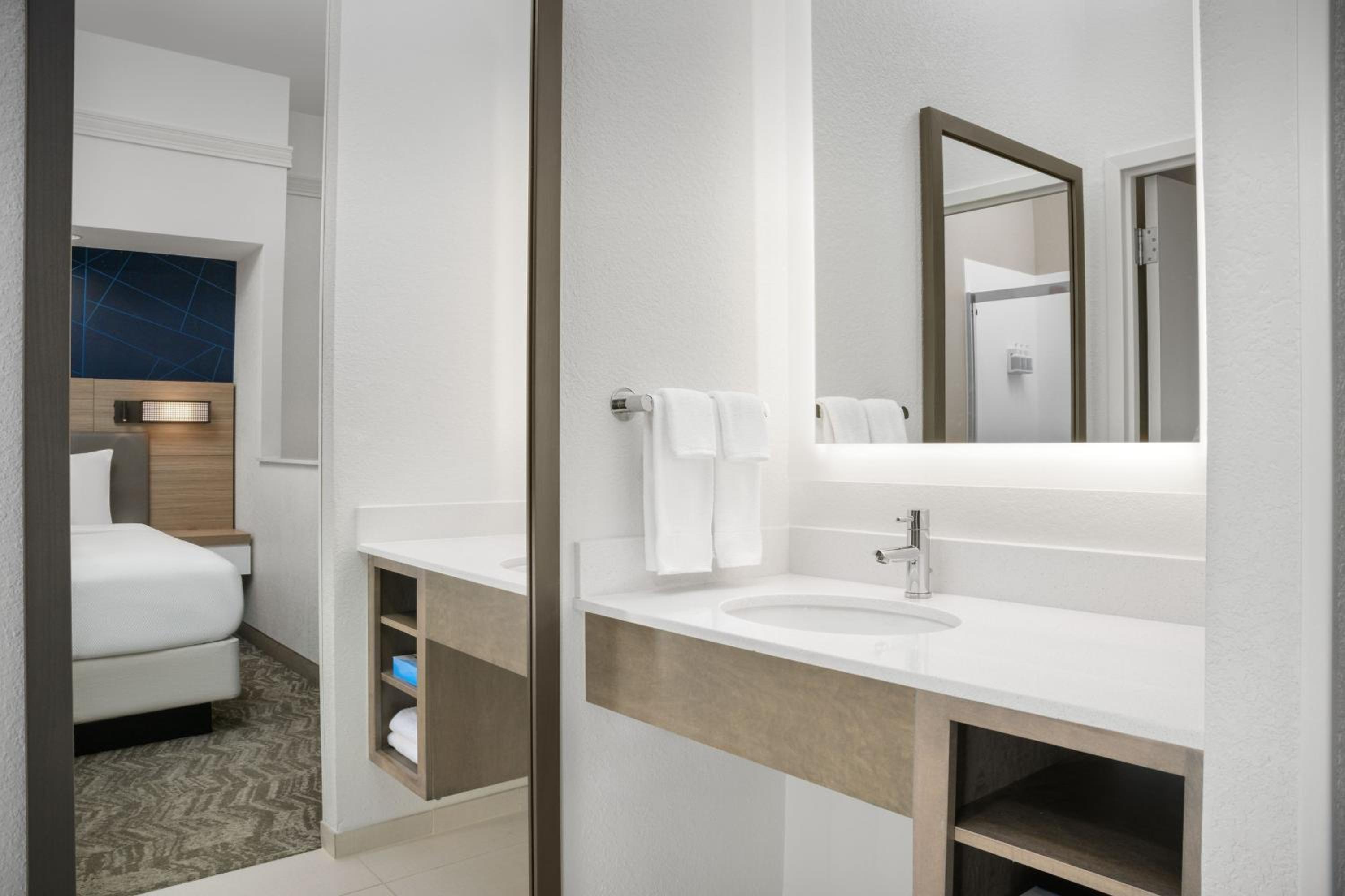 King Studio Suite - Photo 9