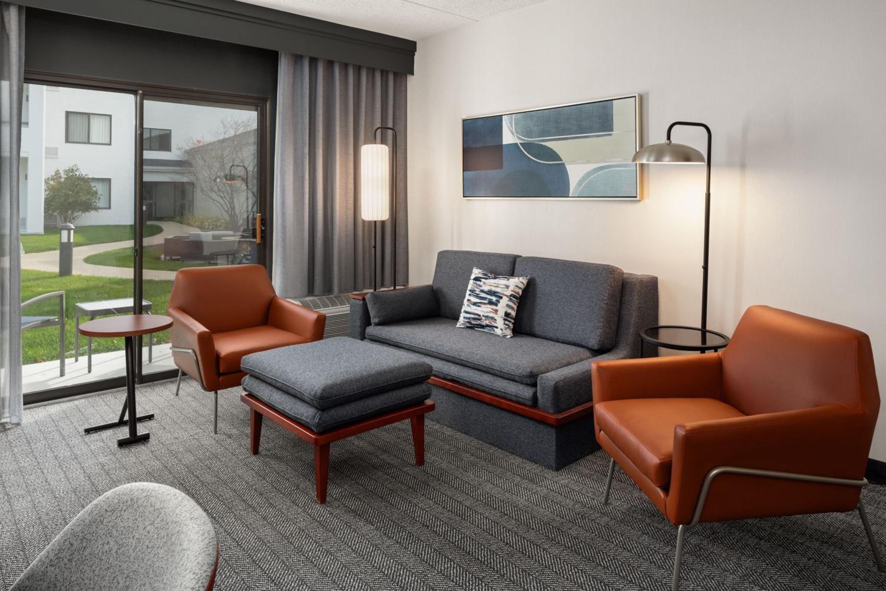 One-Bedroom Suite - Photo 10