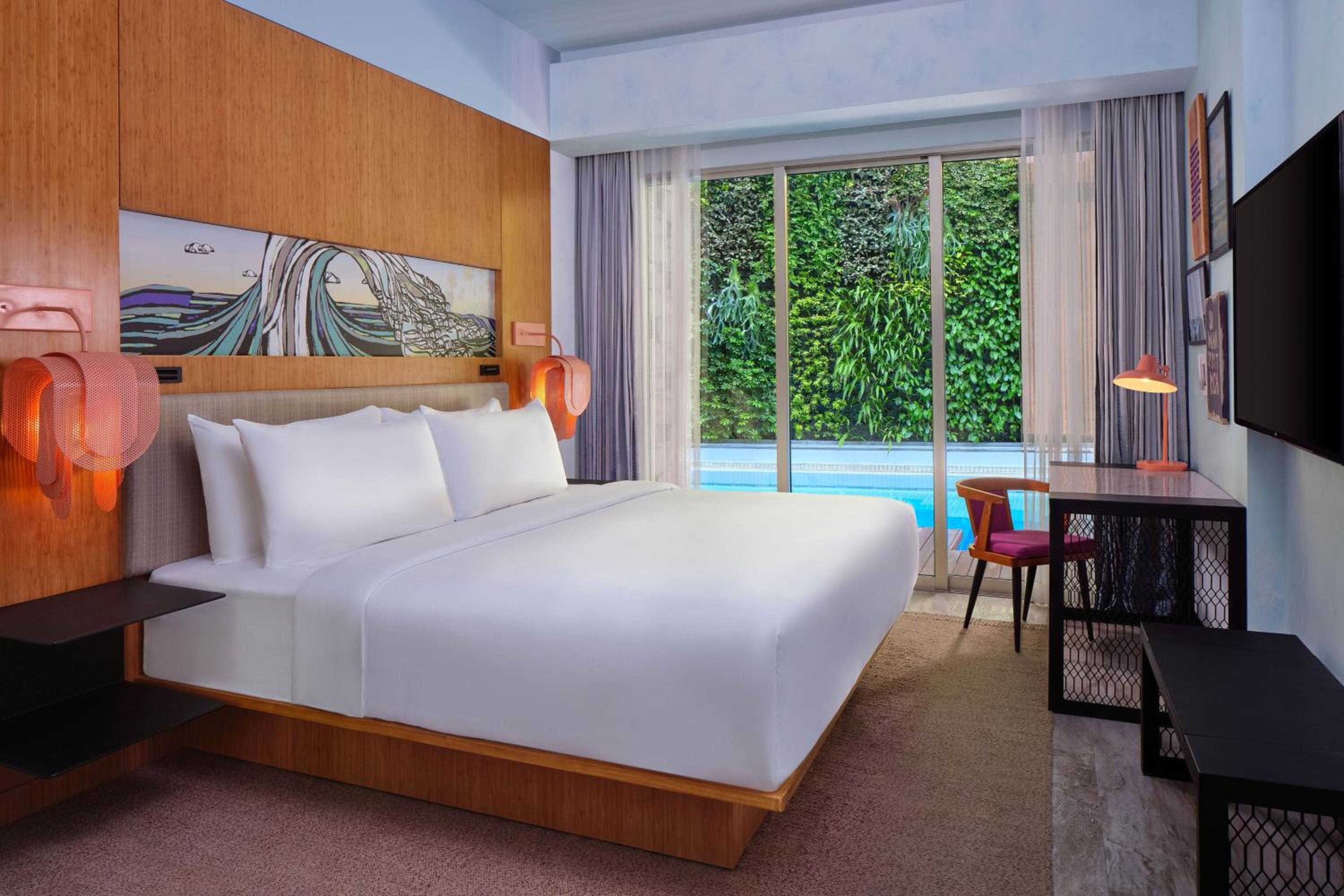 Aloft Pool Access King Room - Photo 1