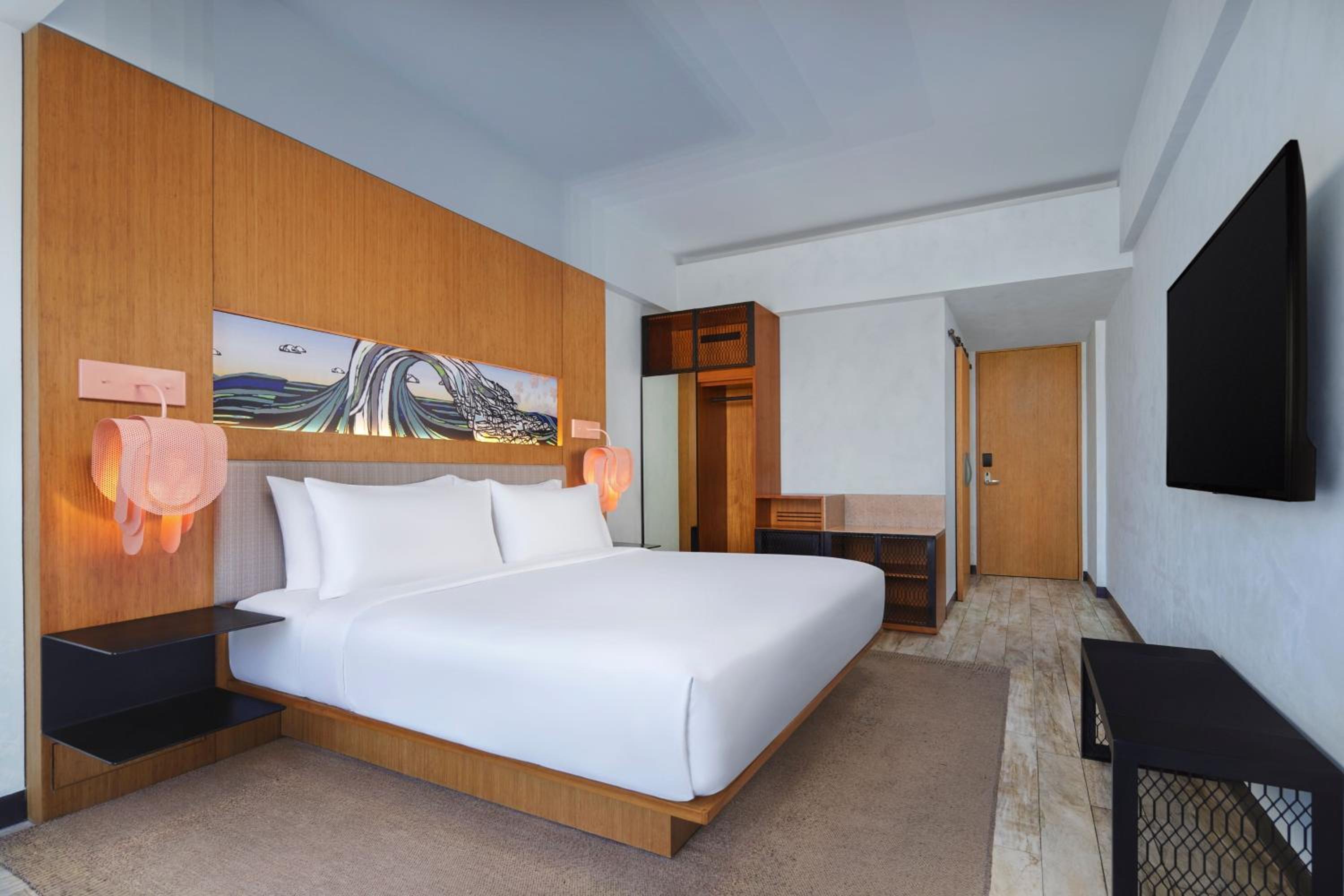 Aloft King Room - Photo 3