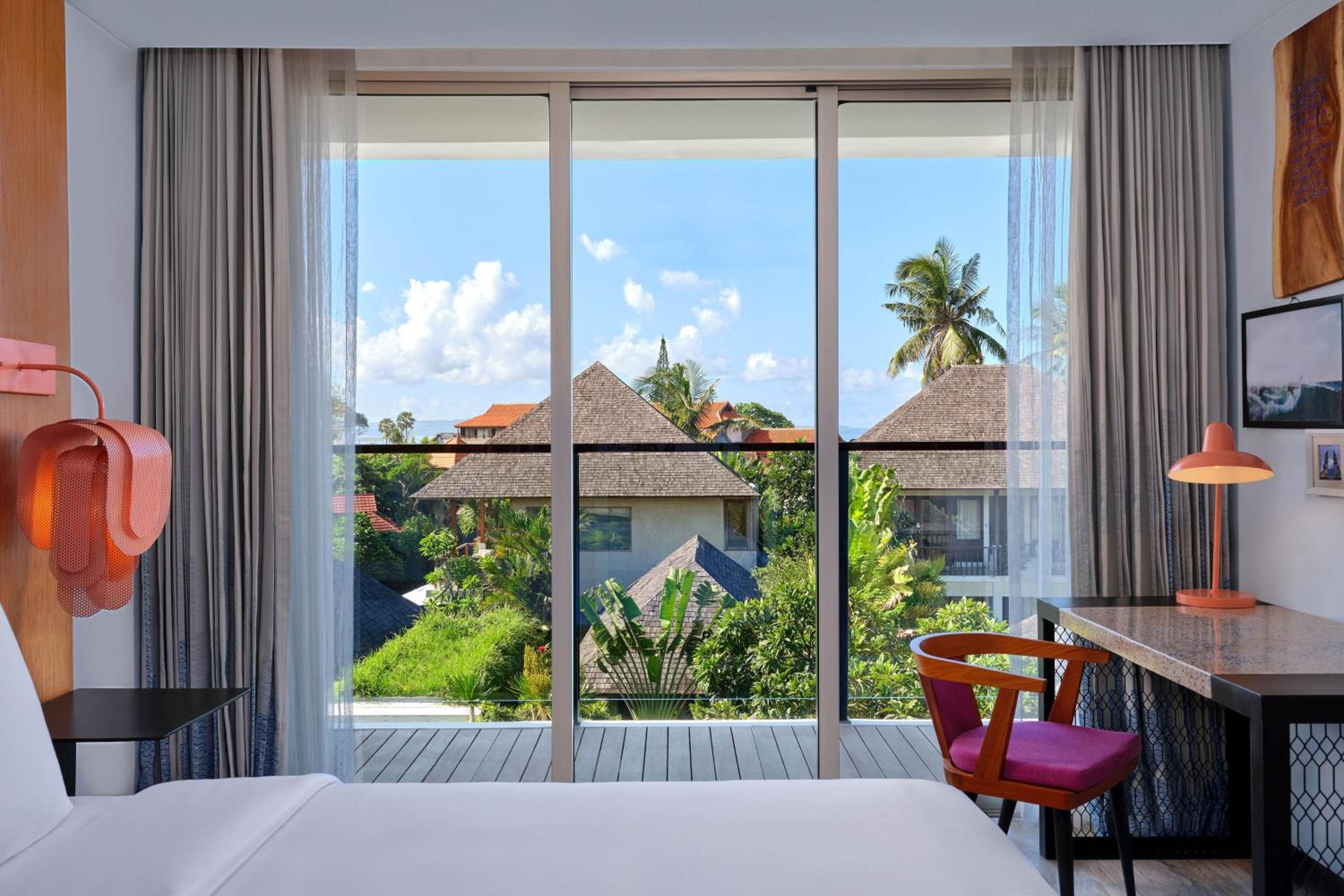 Aloft Balcony King Room - Photo 2