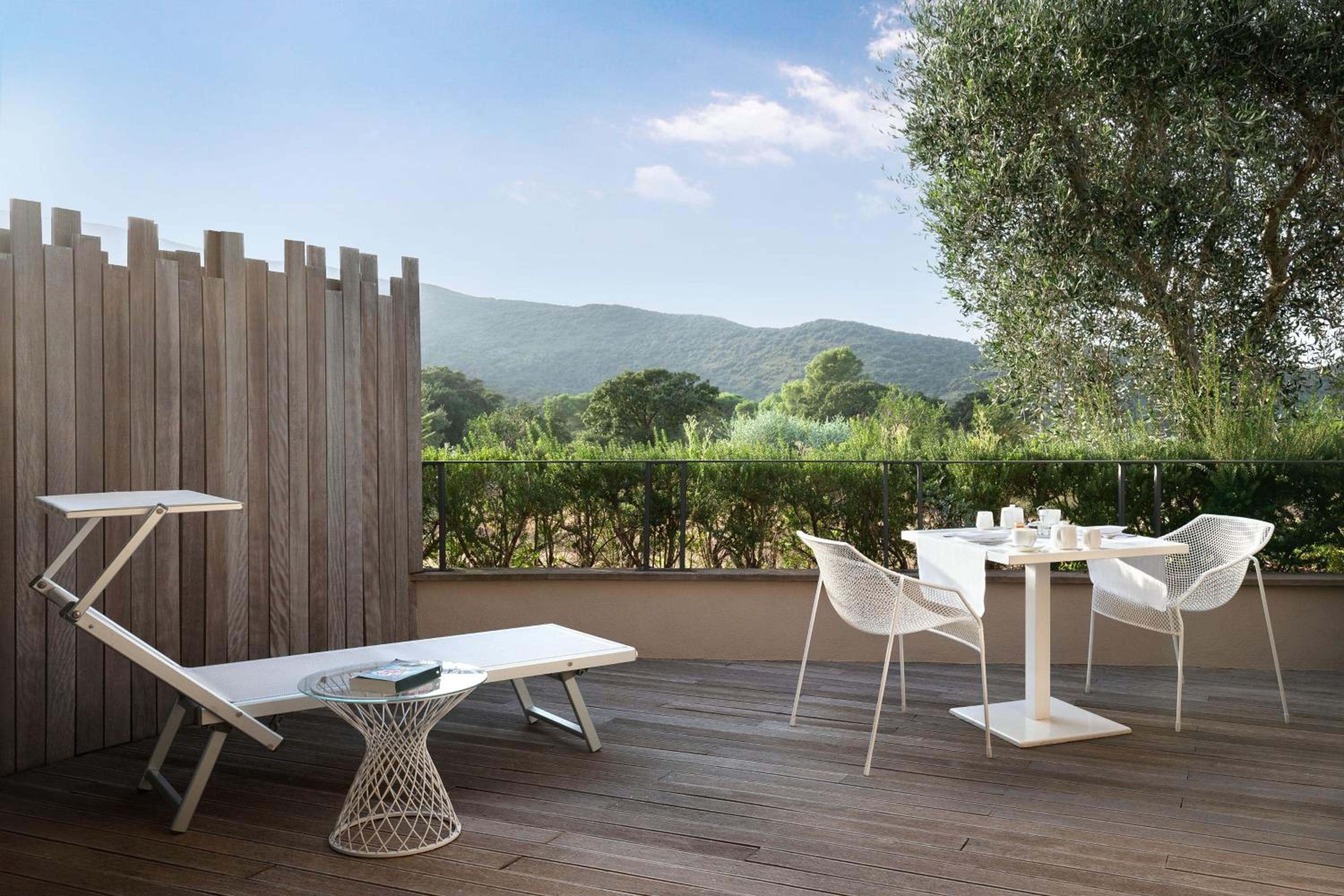 Junior Twin Suite with Balcony and Garden View - Photo 3