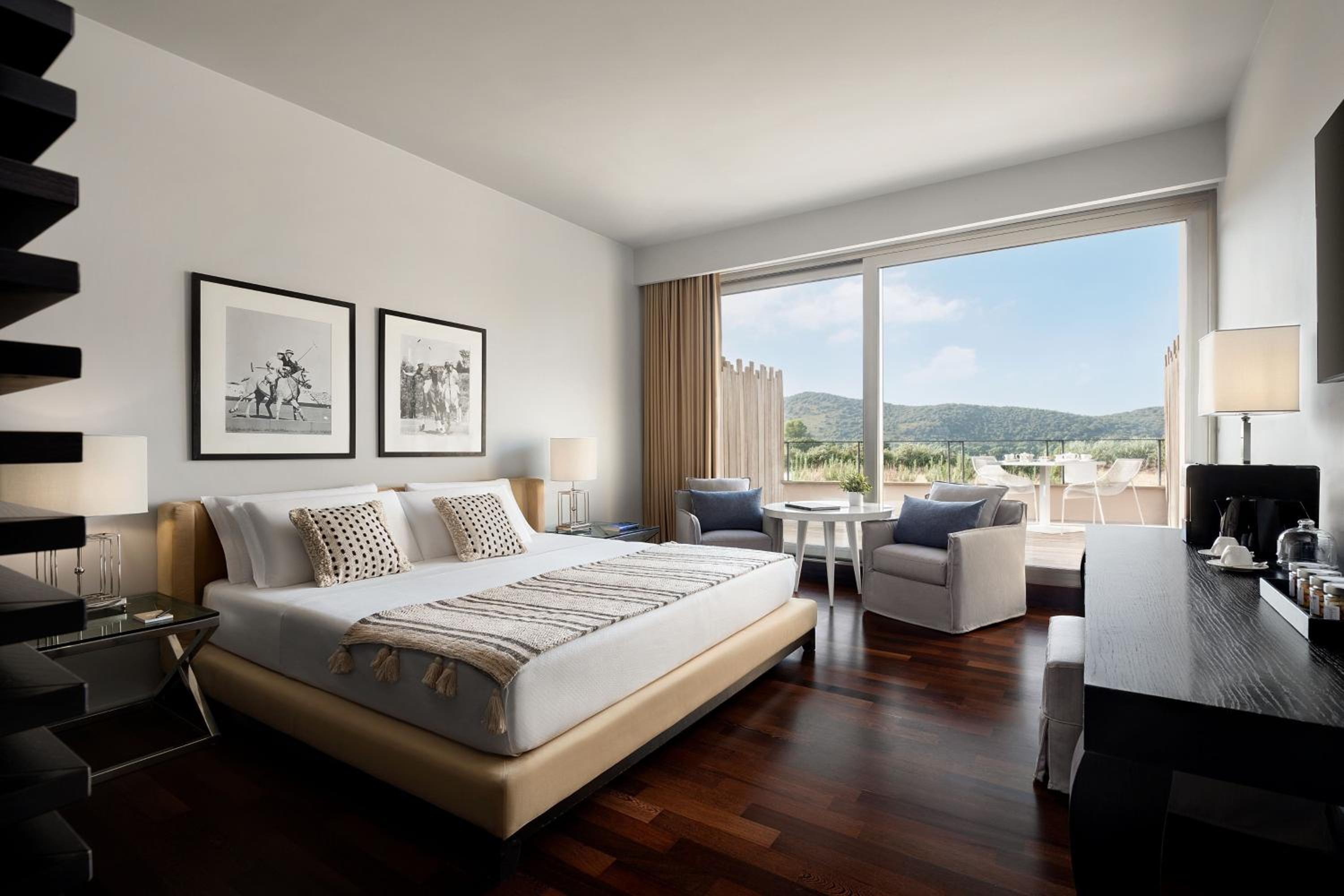 Junior King Suite with Balcony and Golf View - Photo 1