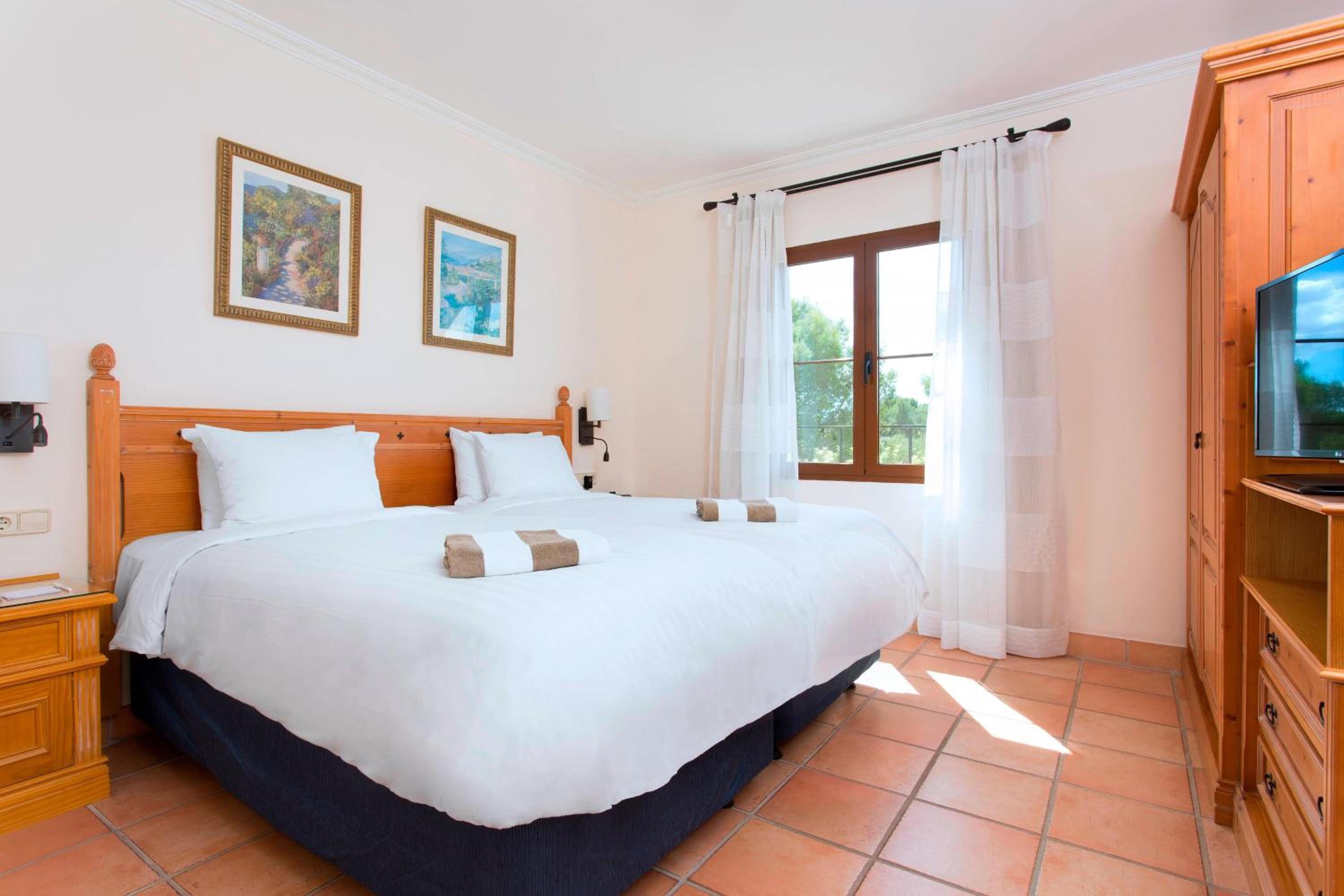 Two-Bedroom Townhouse with Resort View