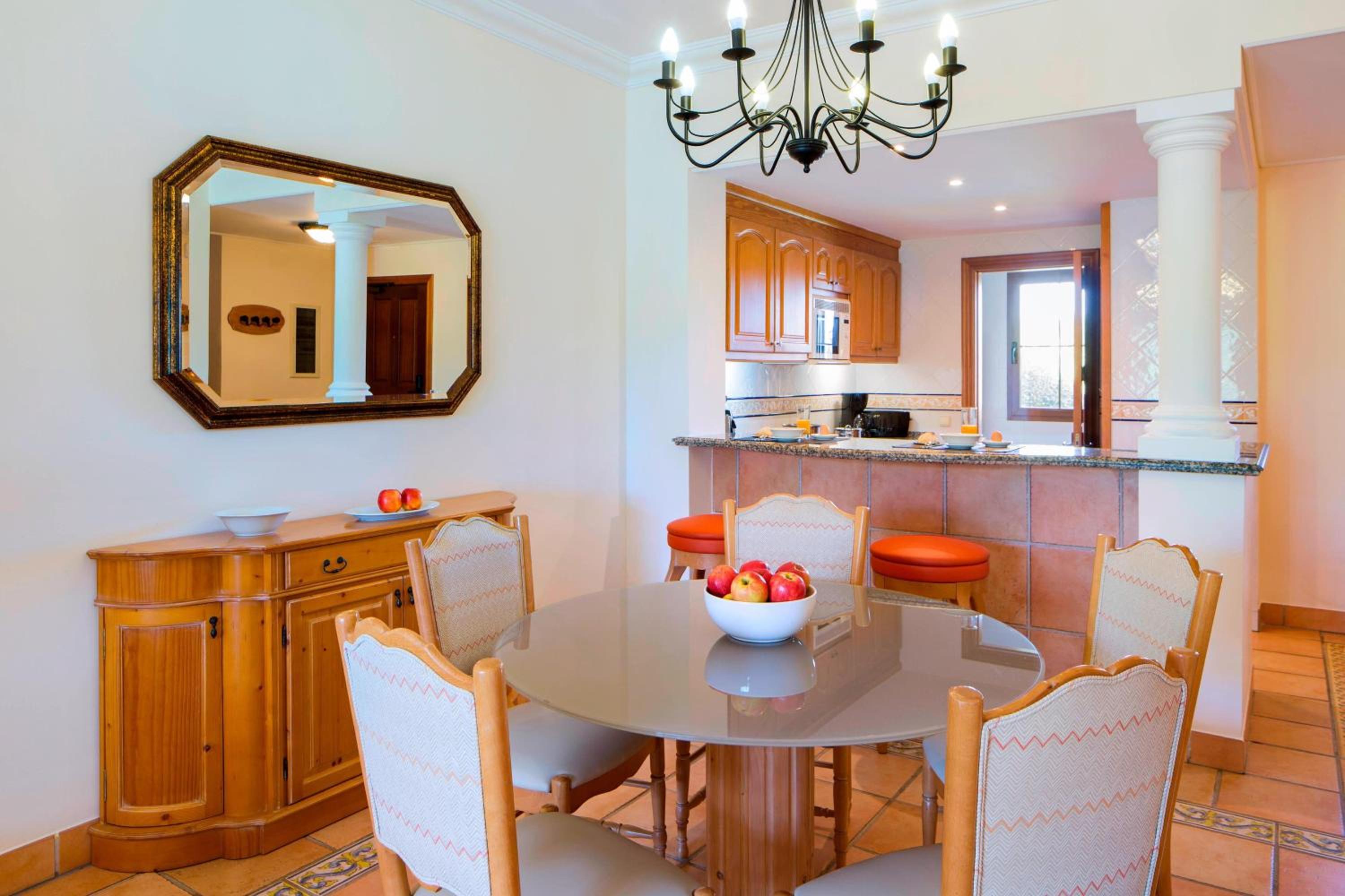 Three-Bedroom Townhouse with Resort View