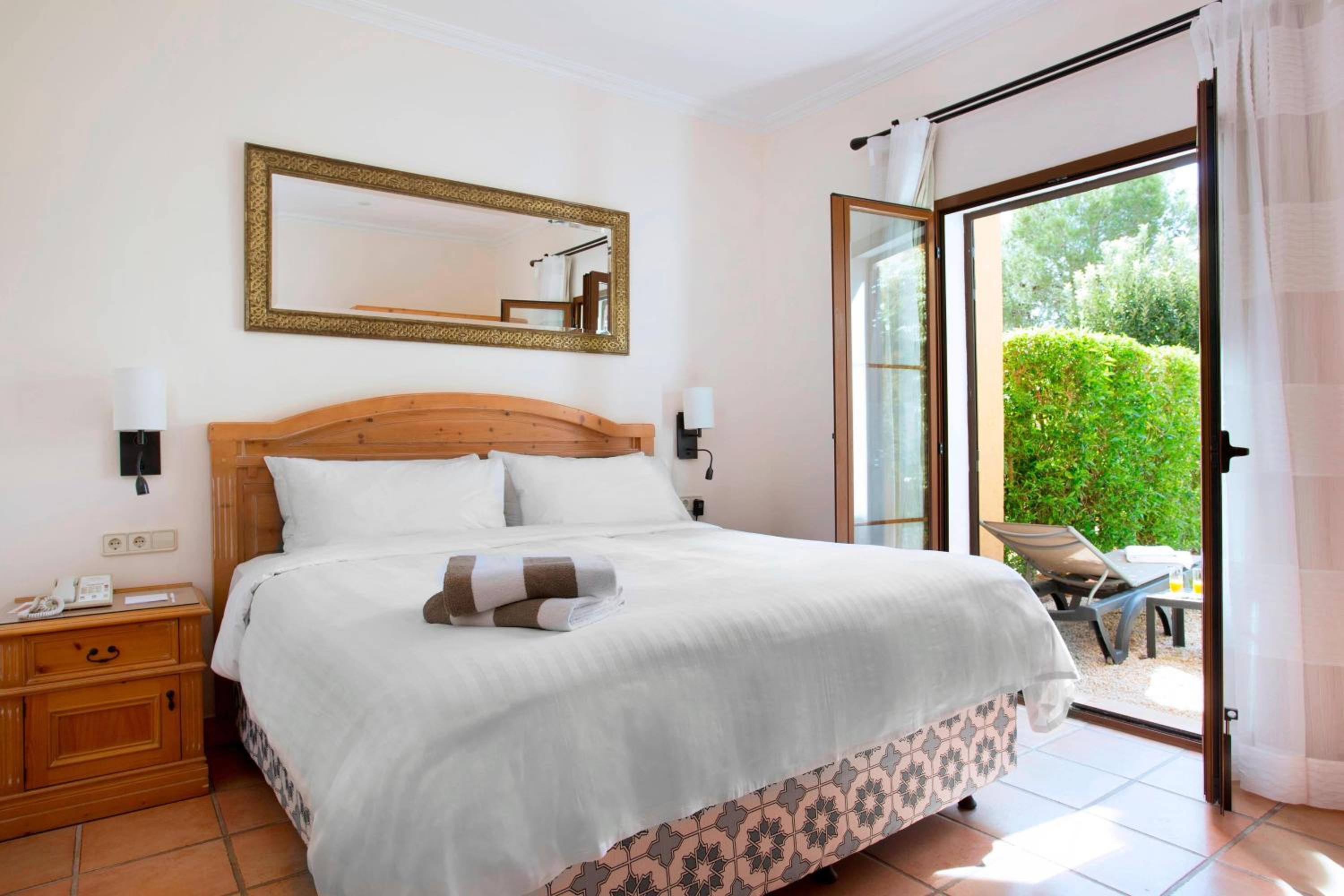 Three-Bedroom Townhouse with Resort View