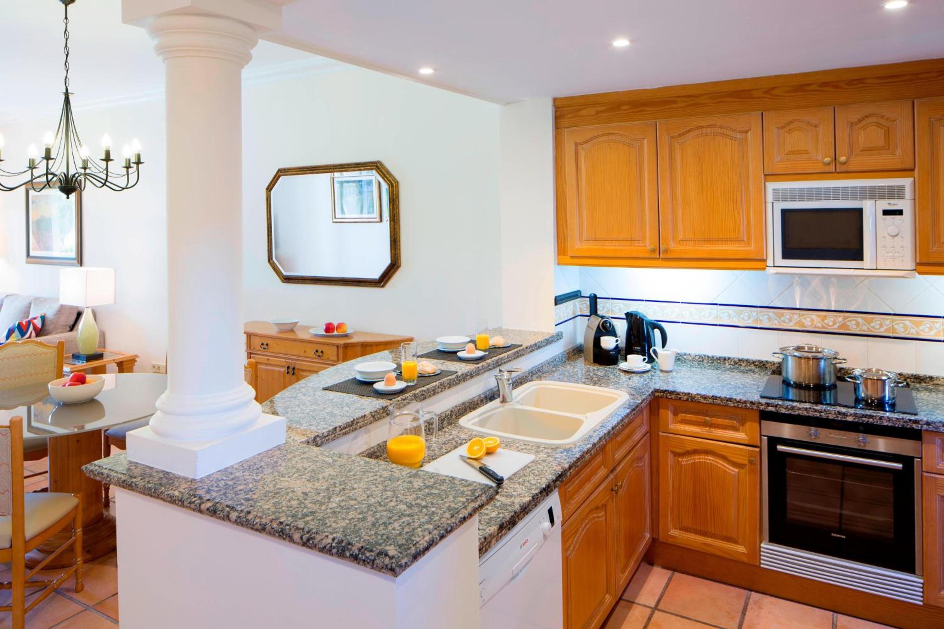 Three-Bedroom Townhouse with Resort View