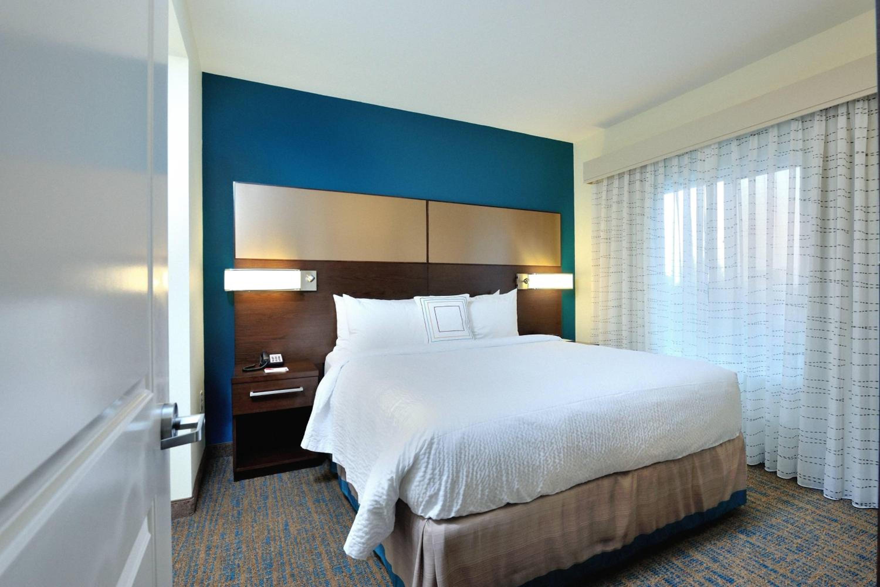 One-Bedroom King Suite with Sofa Bed - Hearing Accessible photo 3