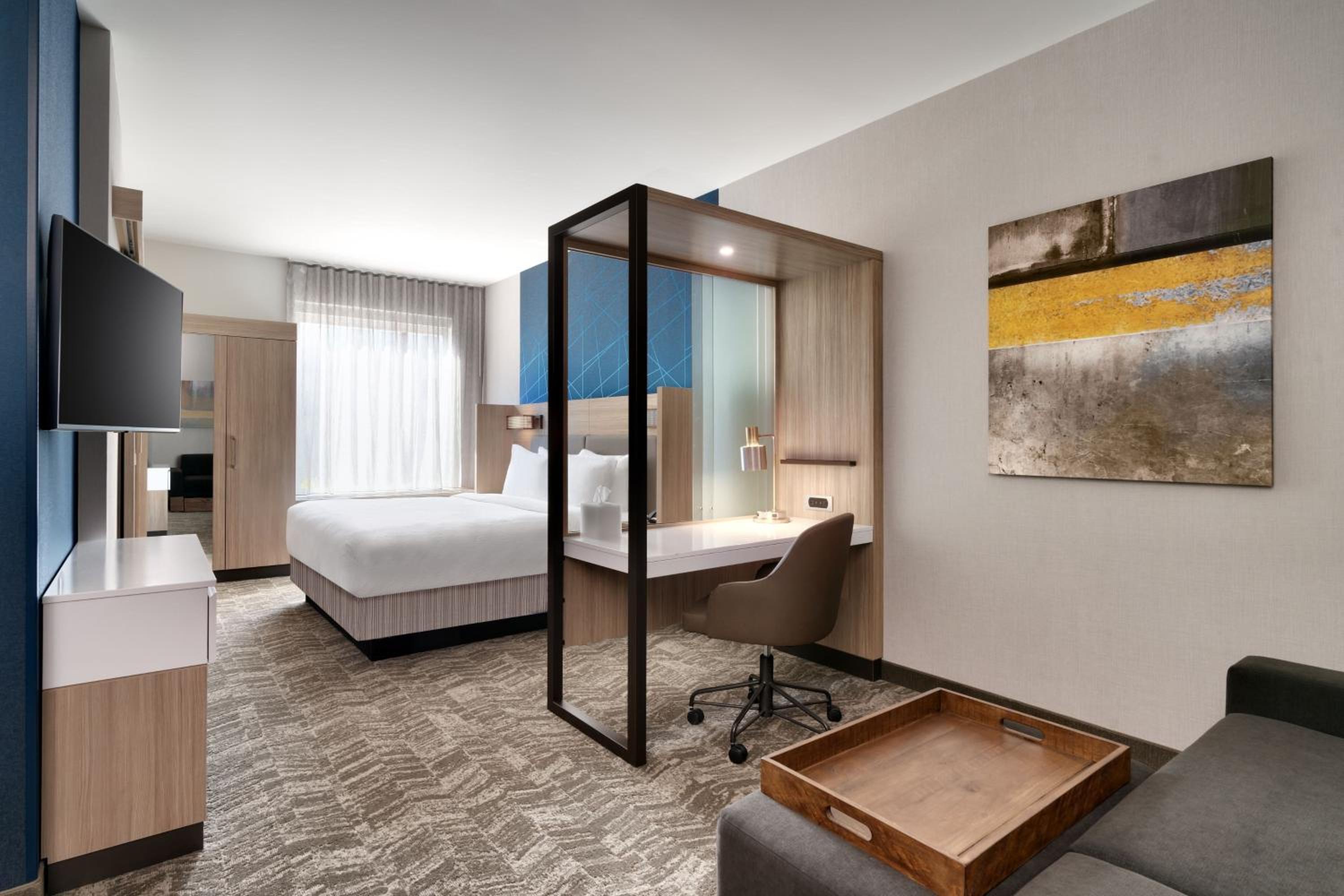 King Suite with Trundle Bed - Photo 2