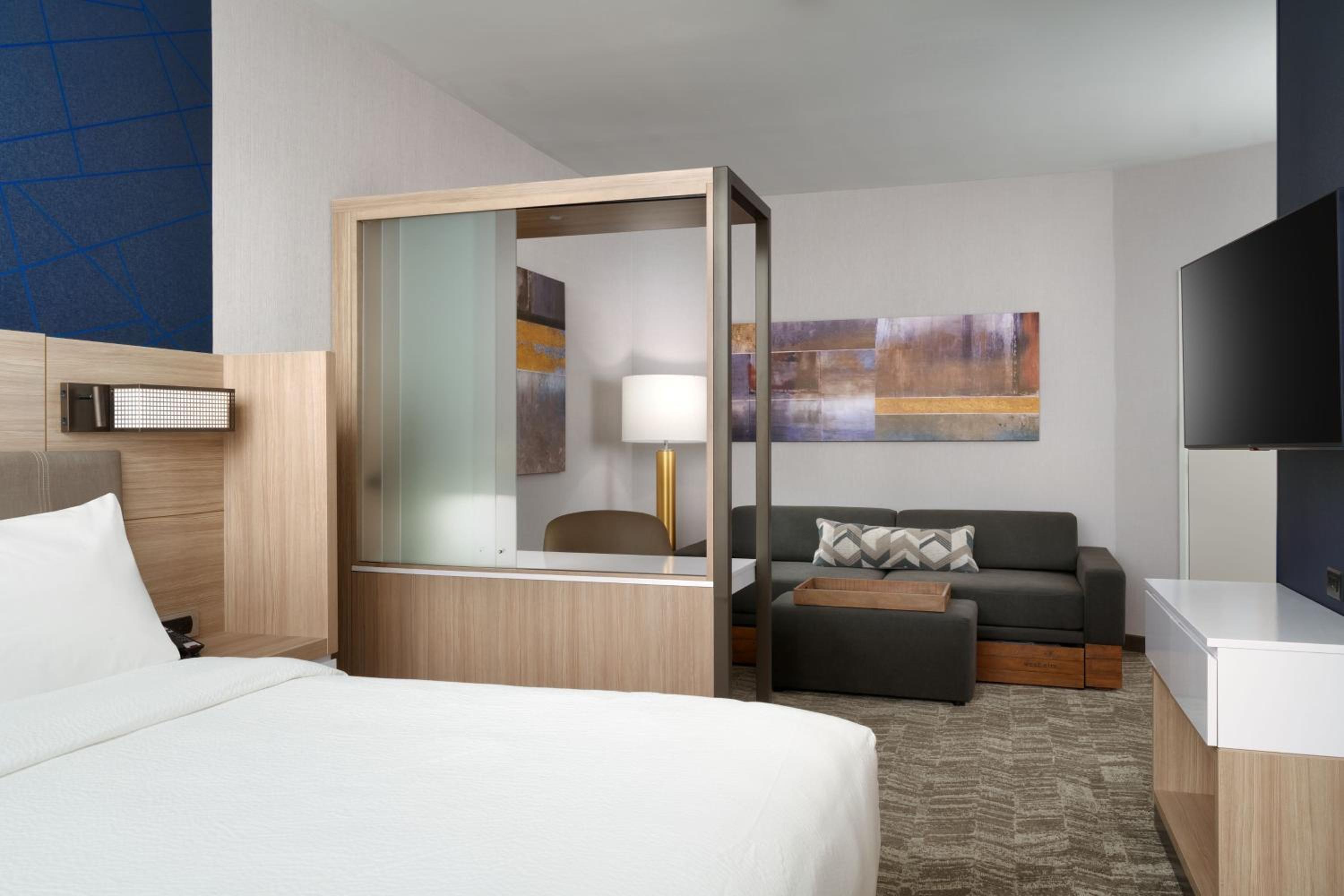 King Suite with Trundle Bed - Photo 3