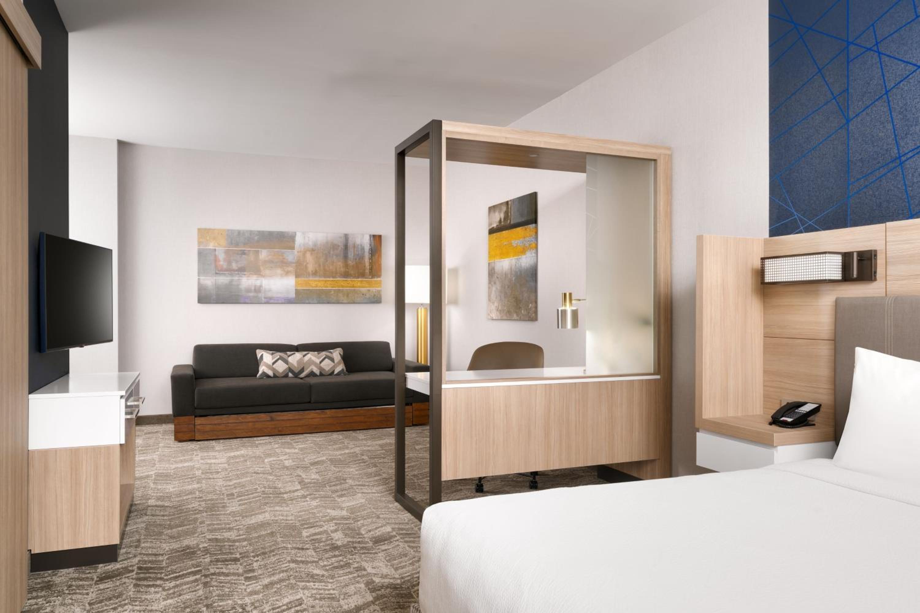 King Suite with Trundle Bed - Photo 4