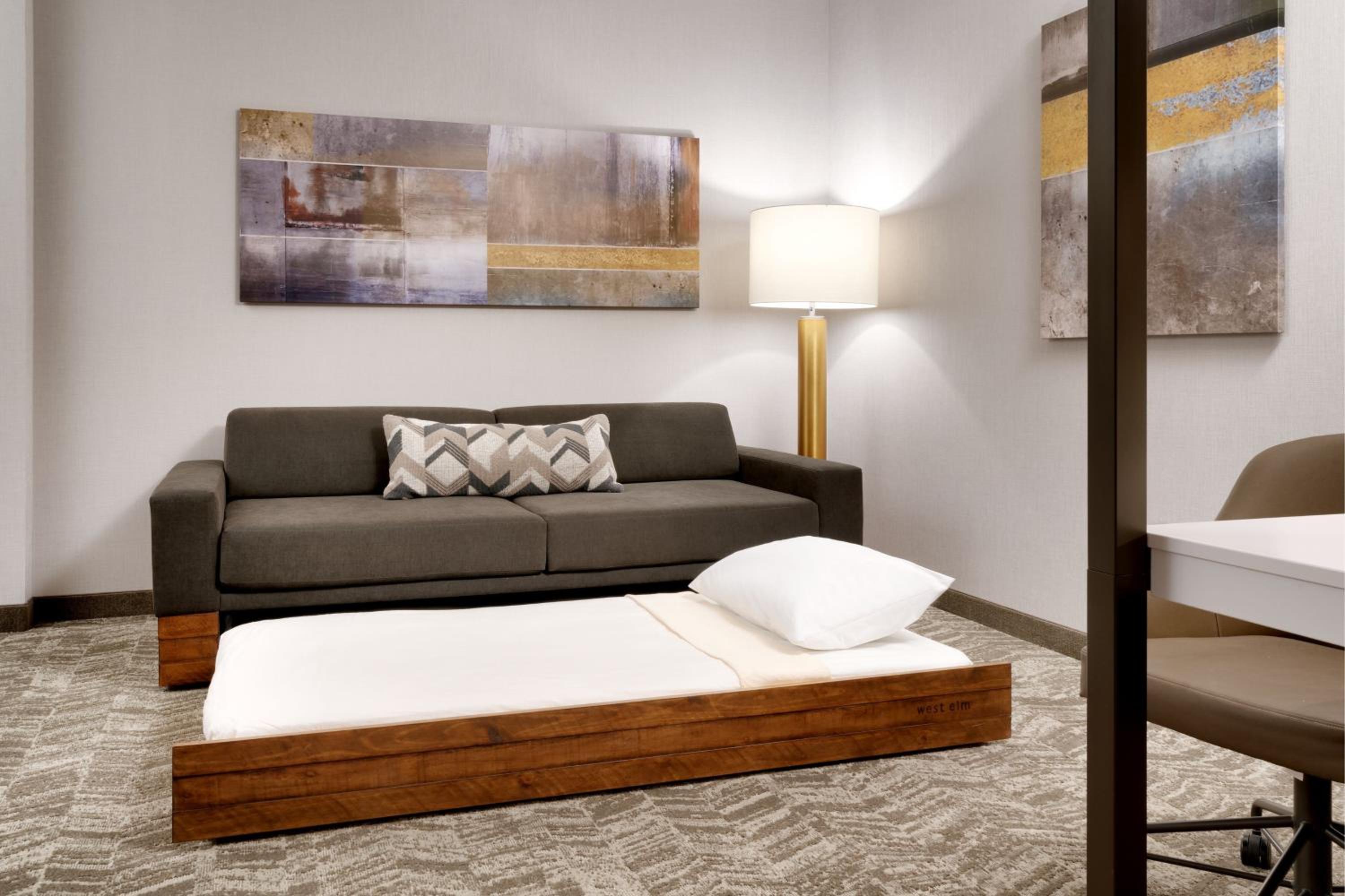 Queen Suite with Two Queen Beds and Trundle Bed - Photo 2