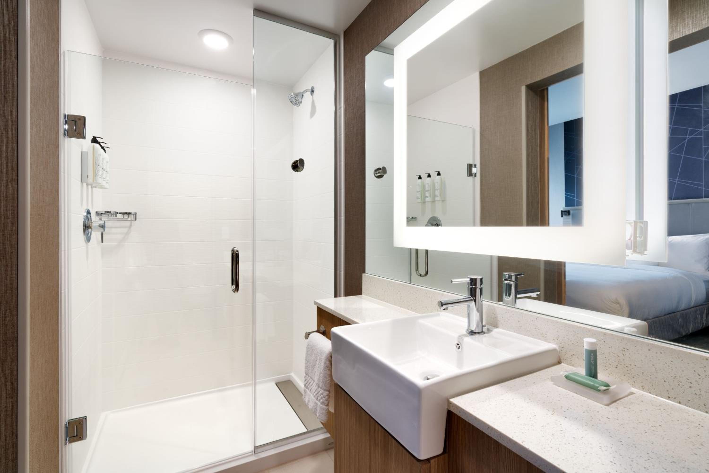 Queen Suite with Two Queen Beds and Trundle Bed - Photo 4