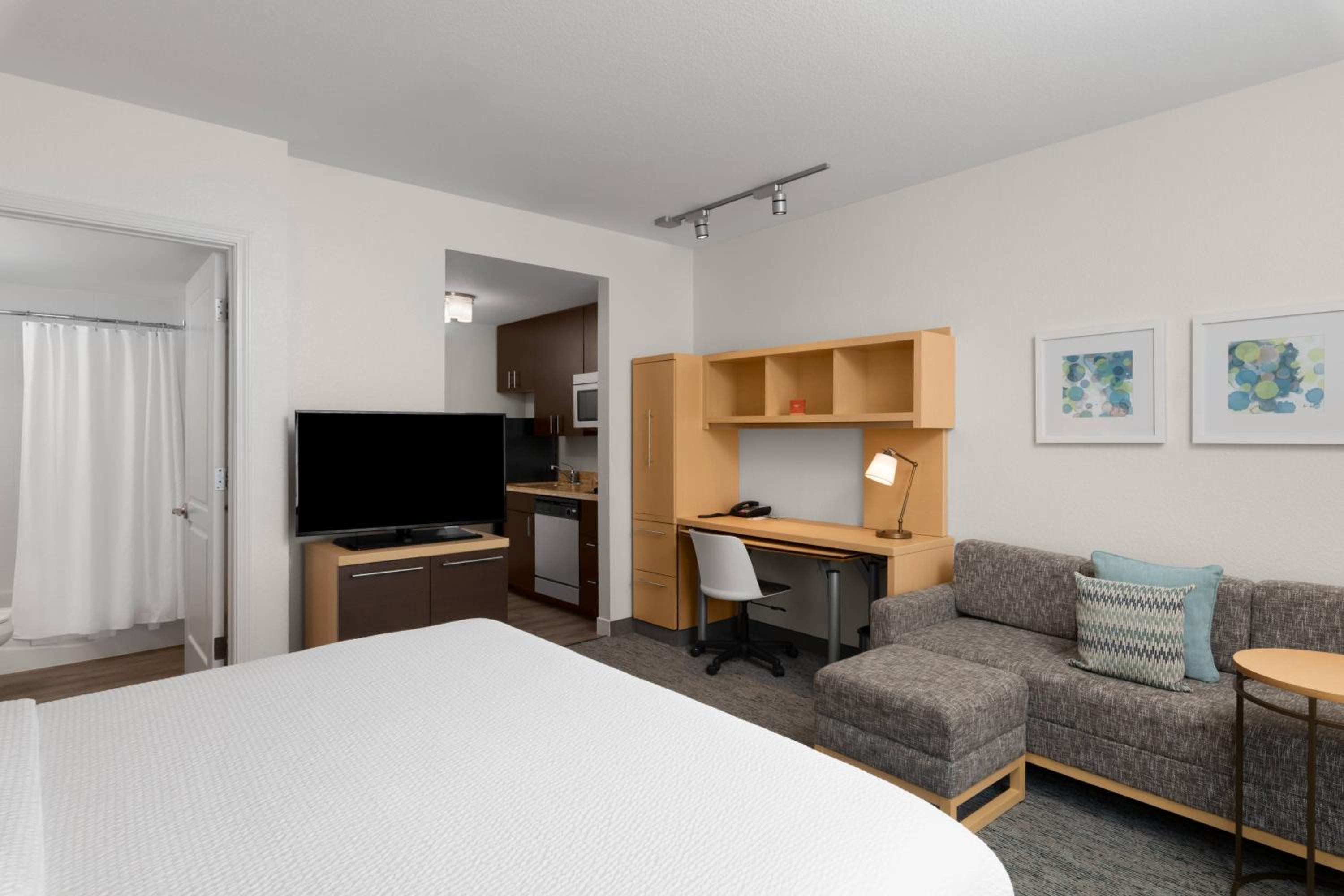 King Studio with Sofa Bed - Non-Smoking - Photo 2