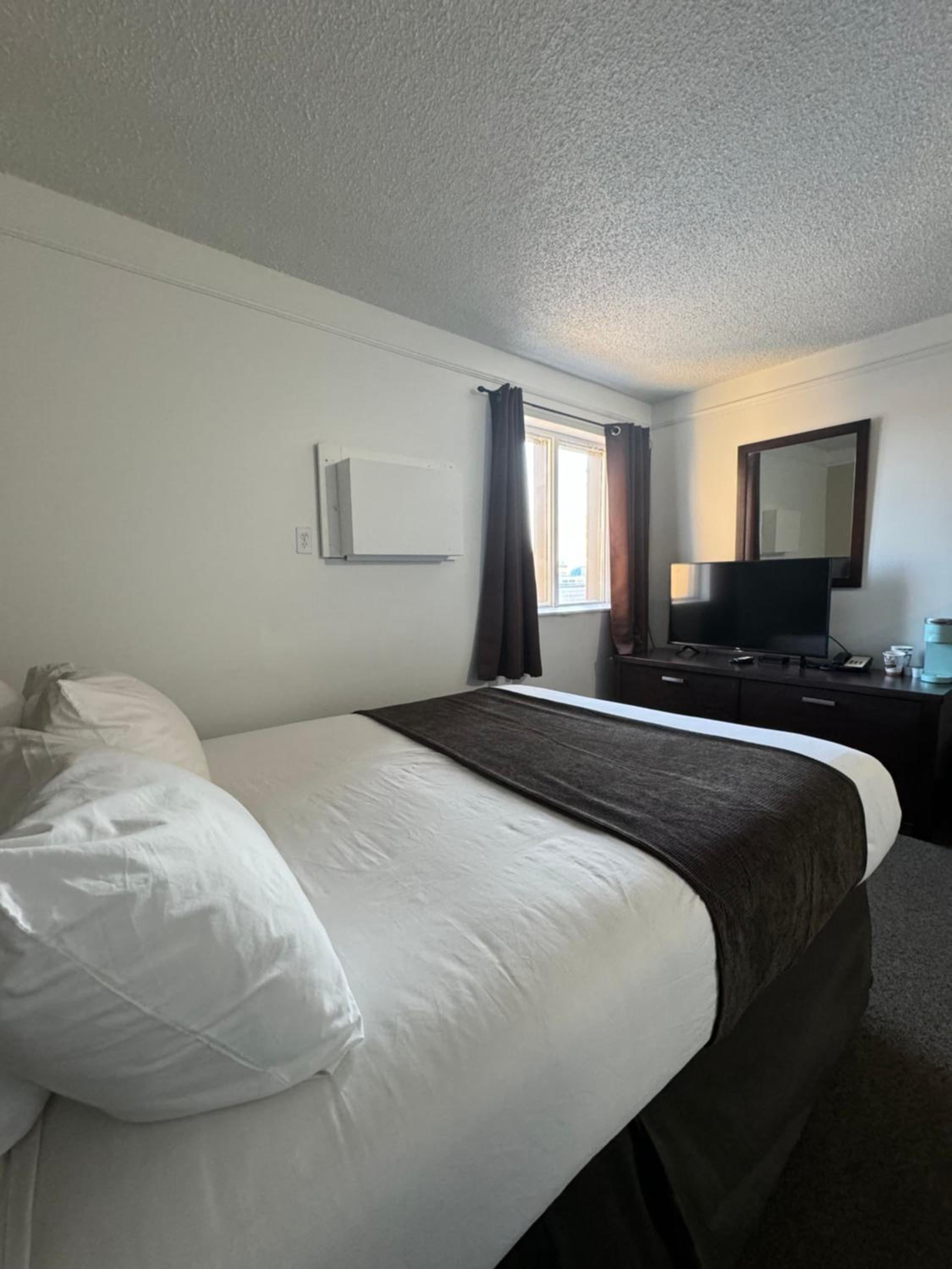 Double Room with Private Bathroom - Non Smoking - Photo 4