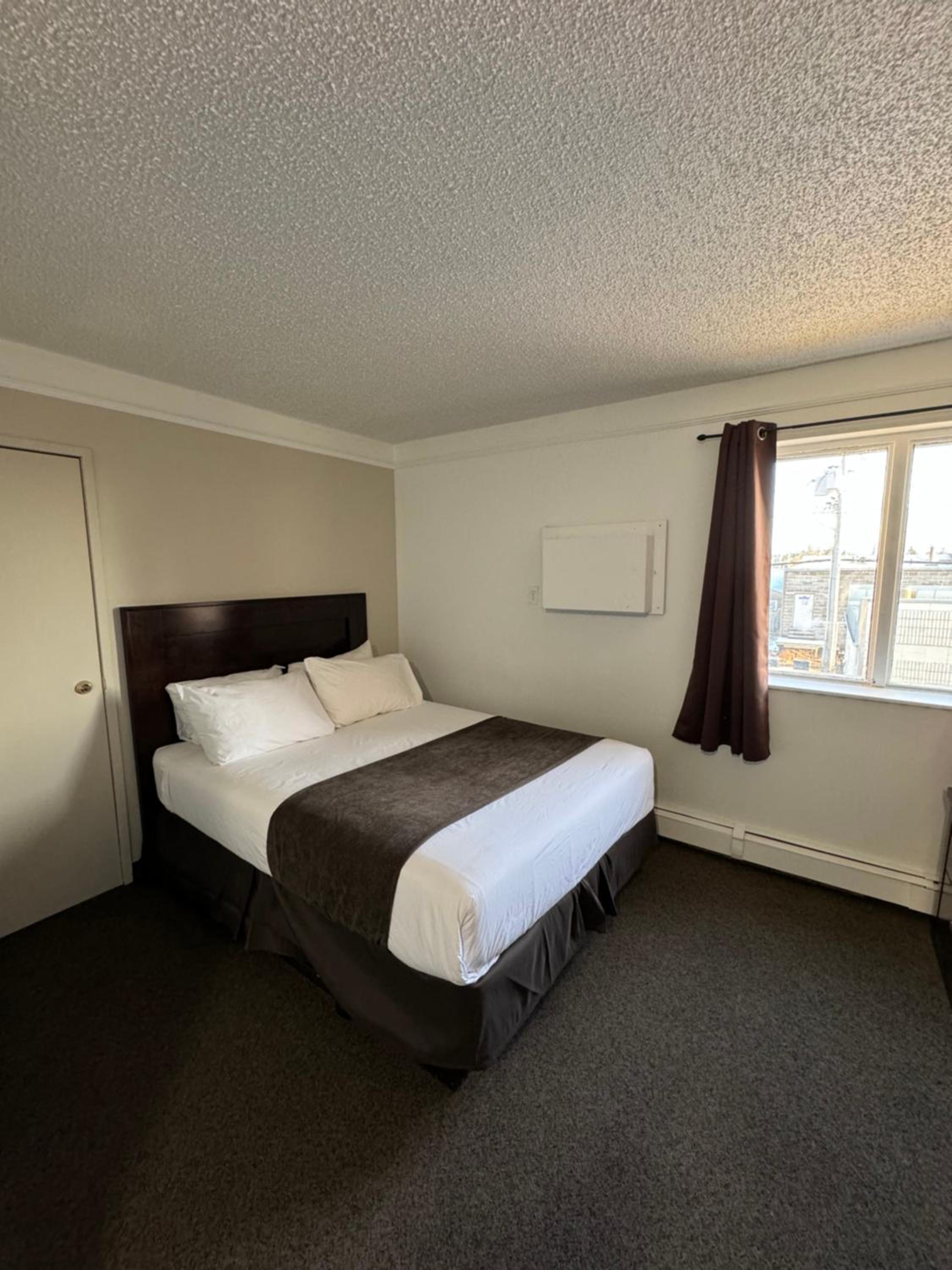 Double Room with Private Bathroom - Non Smoking - Photo 1