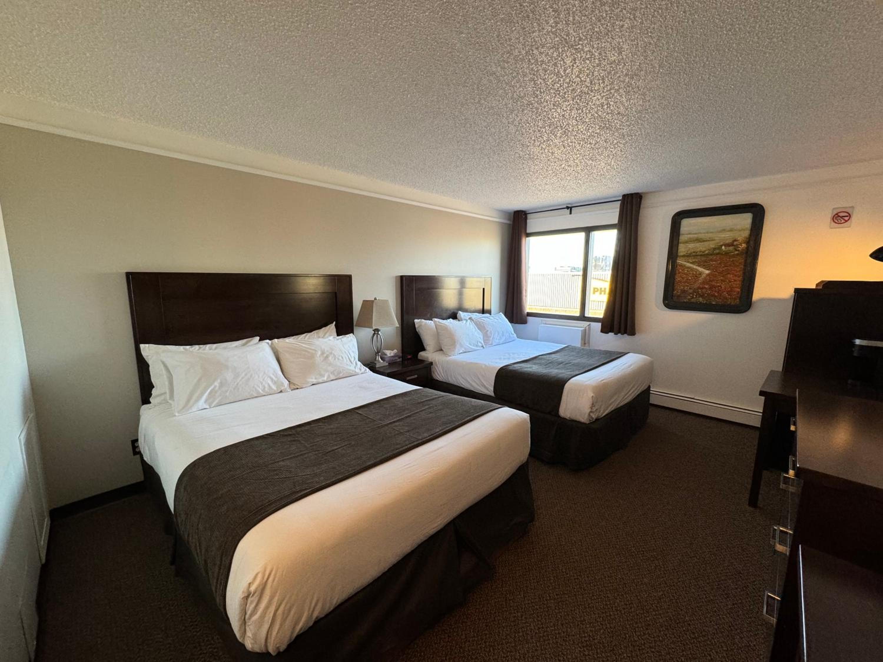 Queen Room with Two Queen Beds - Non Smoking - Photo 1