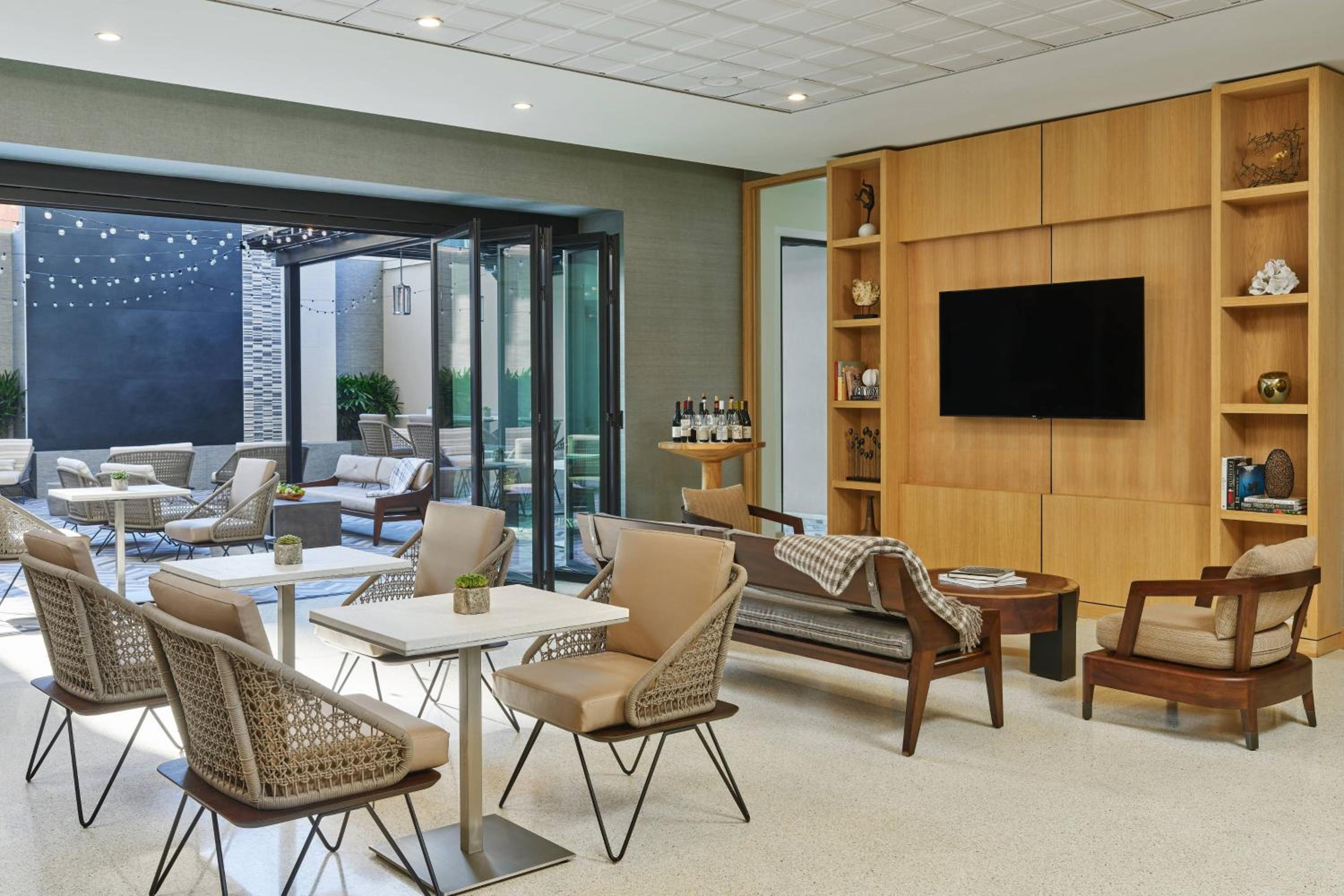 Standard King Room - High Floor - Photo 2