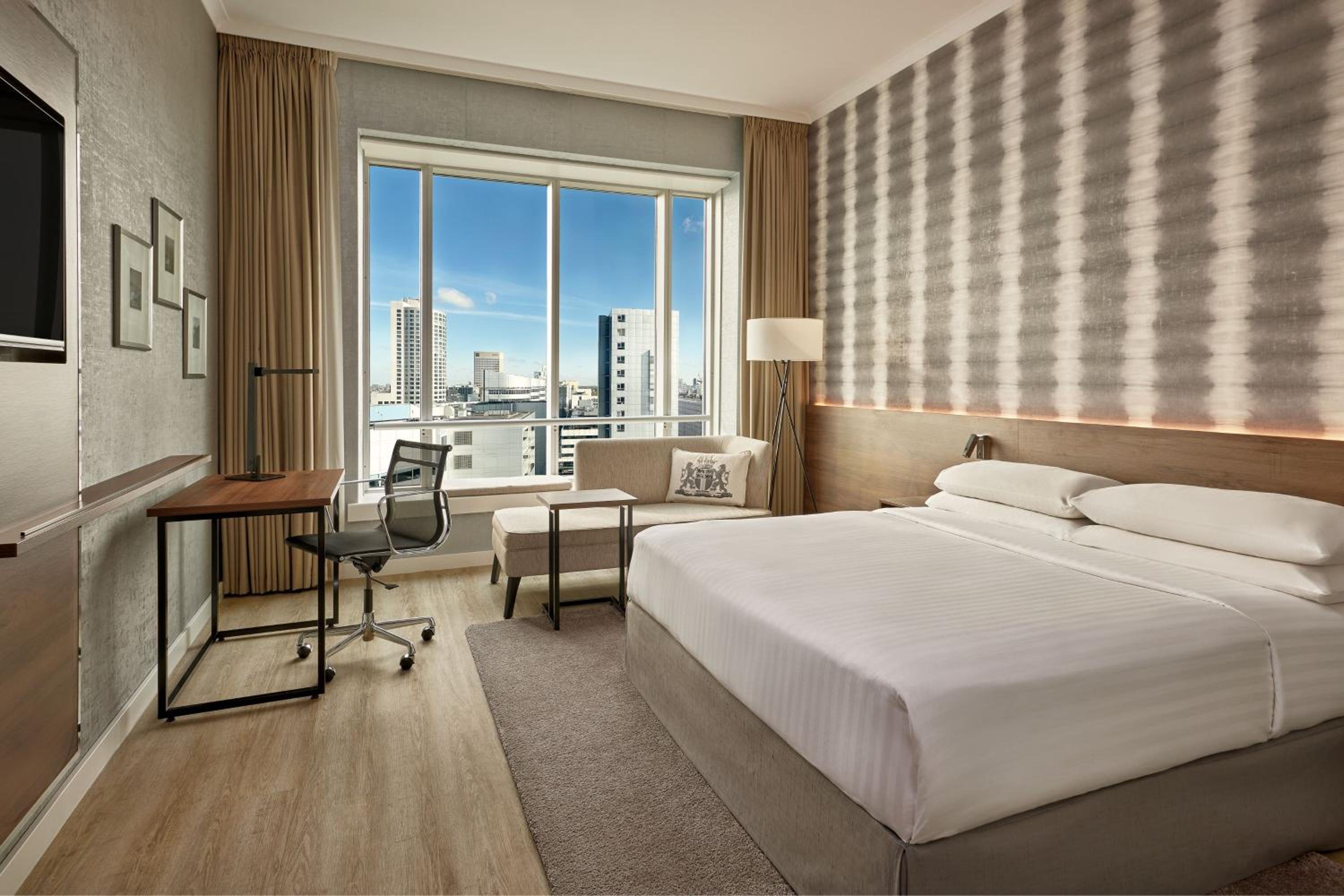 Deluxe Double Room High Floor - Photo 1