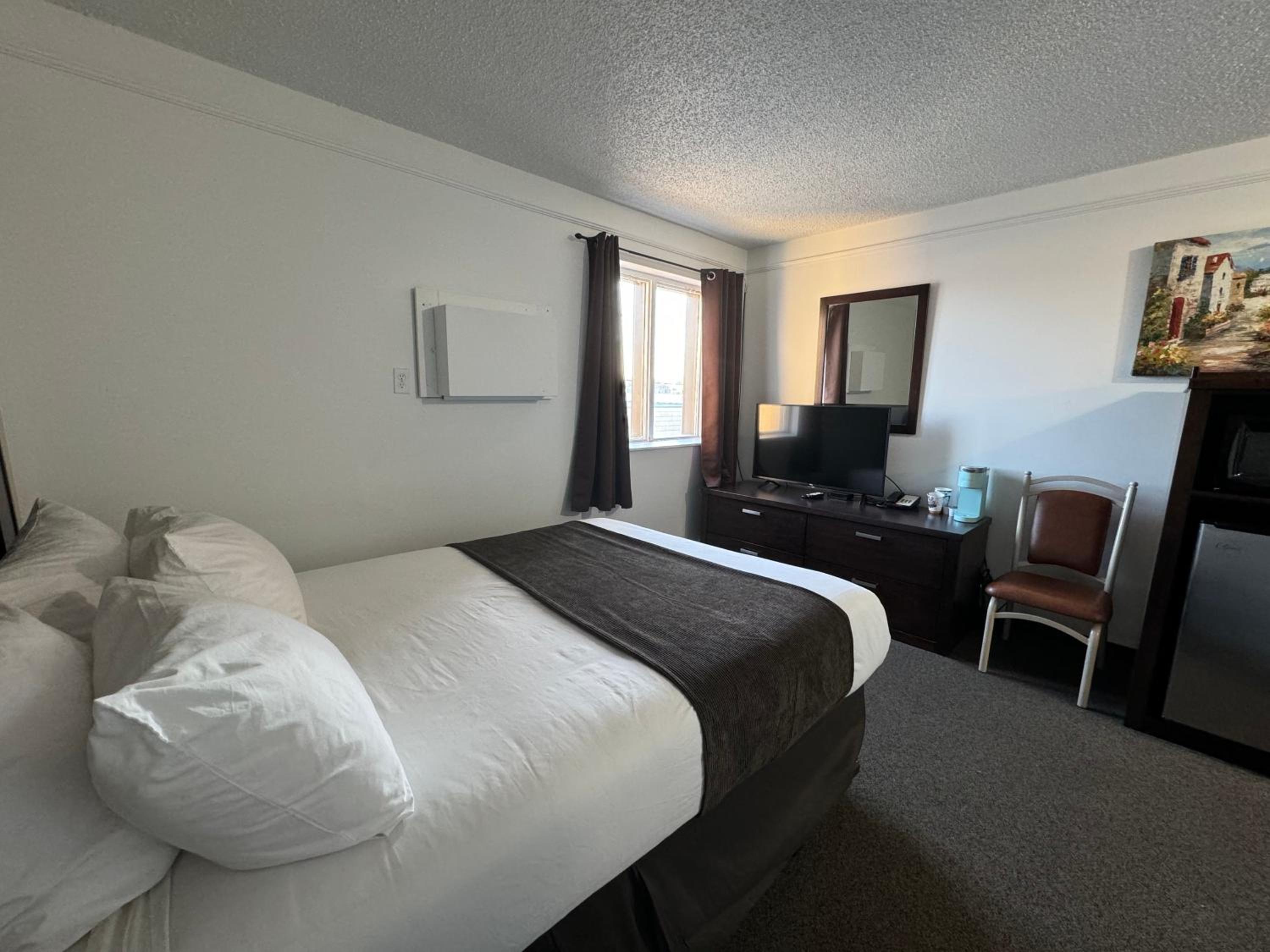 Double Room with Private Bathroom - Non Smoking - Photo 2