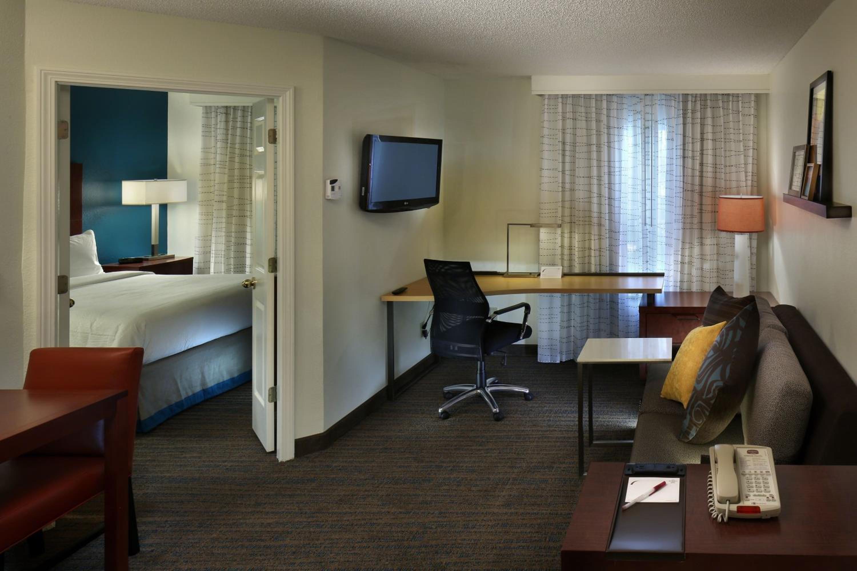 One-Bedroom Suite - Photo 1