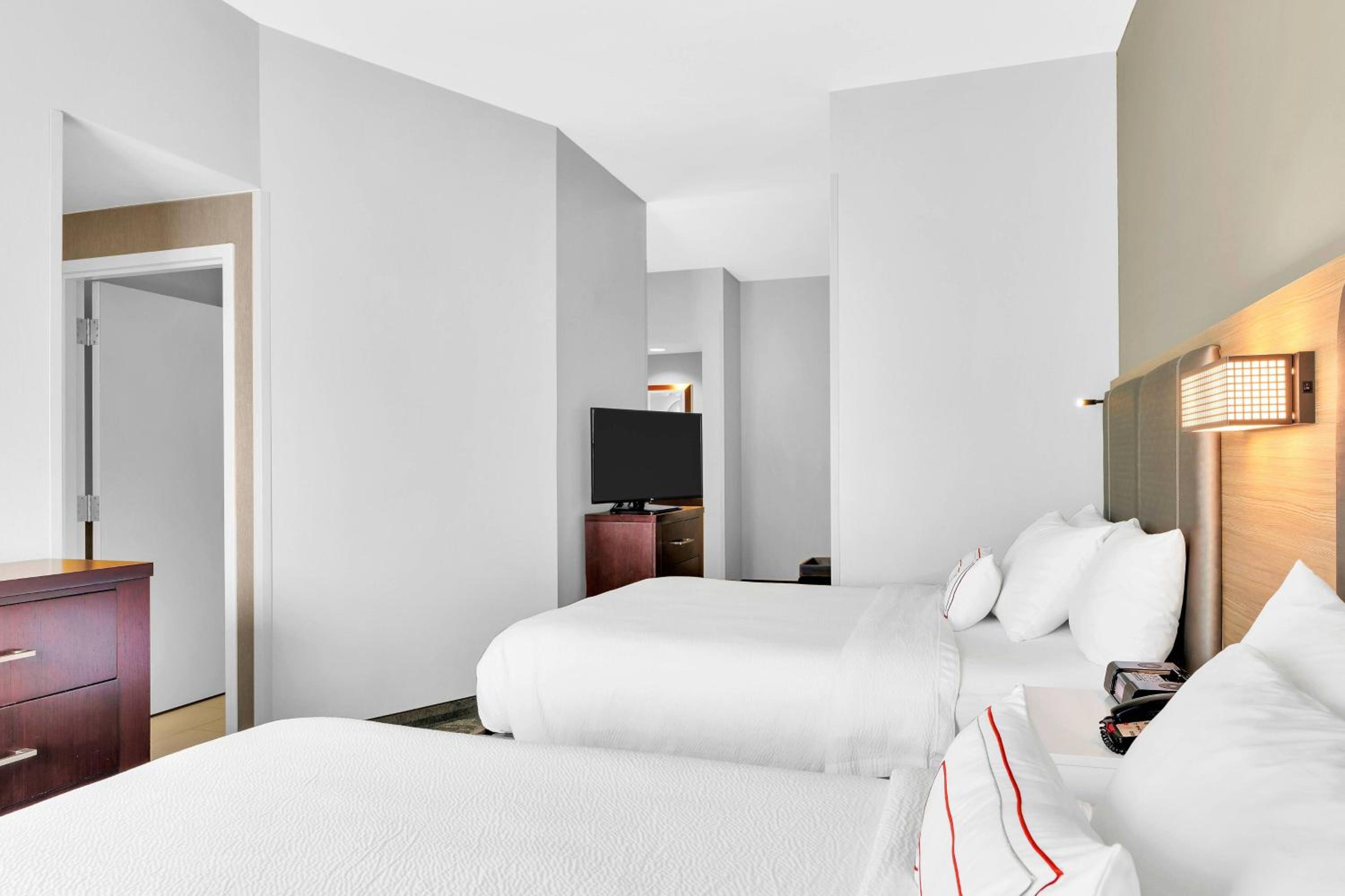 Double Studio Suite with 2 Double Beds and Sofa Bed - Photo 5