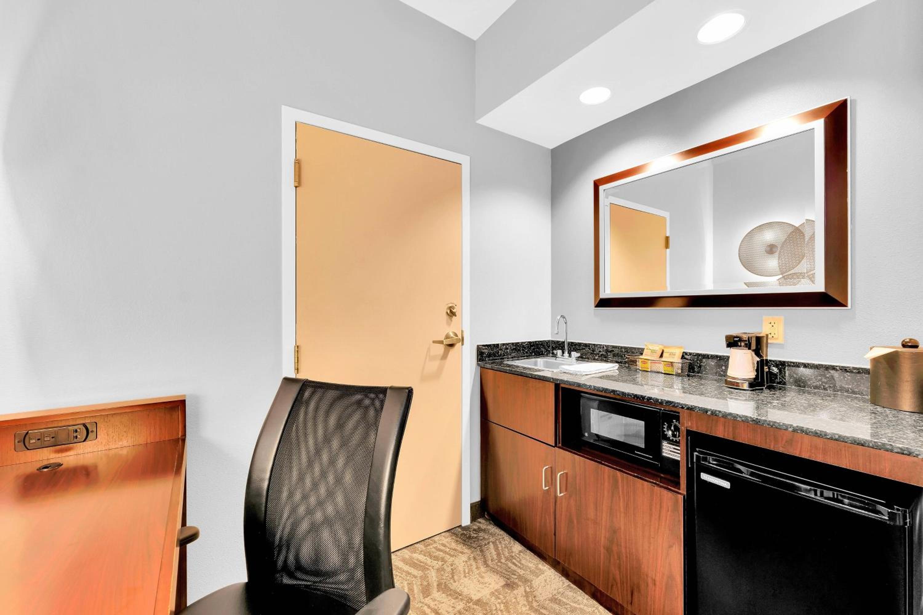 Double Studio Suite with 2 Double Beds and Sofa Bed - Photo 6