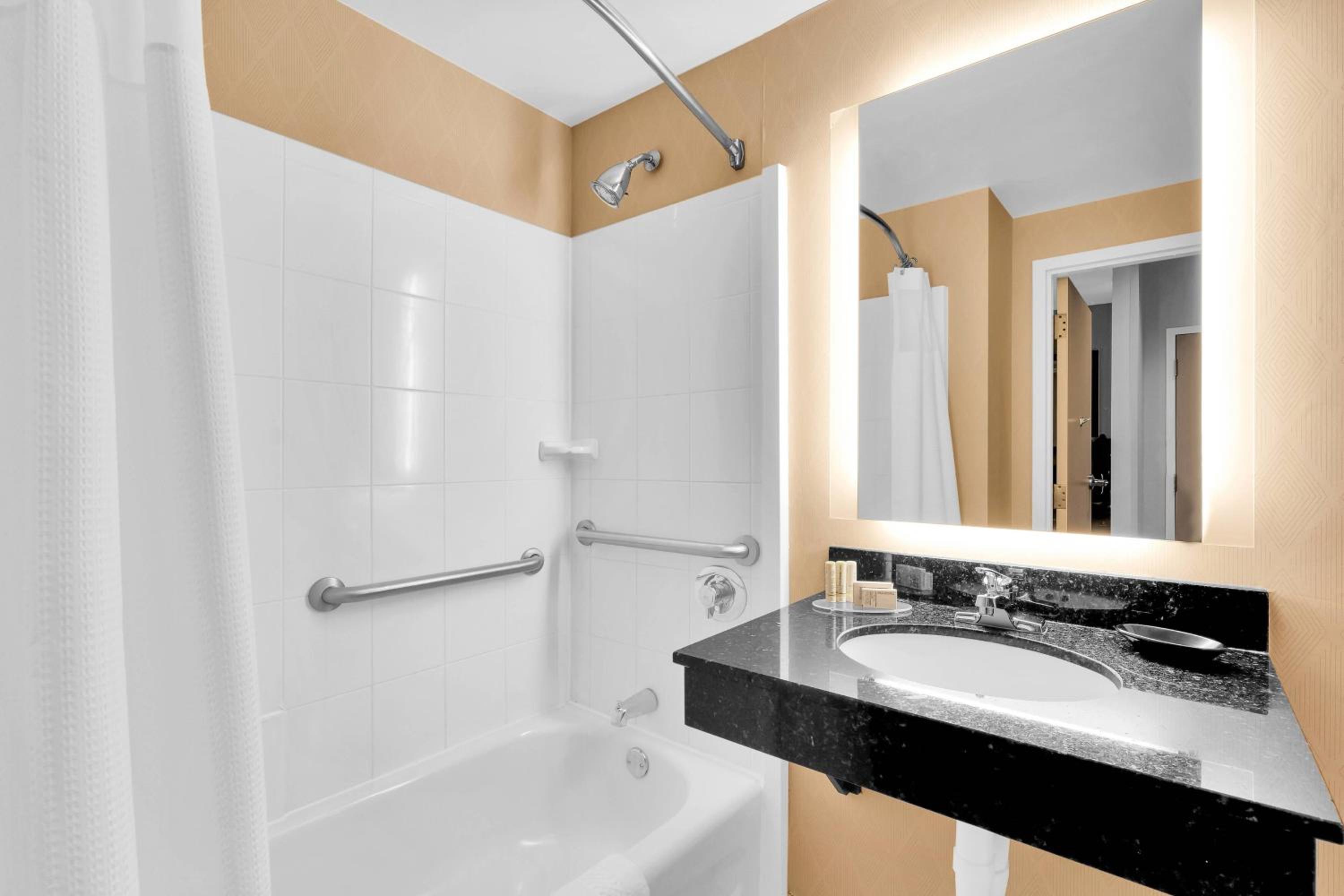 Double Studio Suite with 2 Double Beds and Sofa Bed - Photo 8