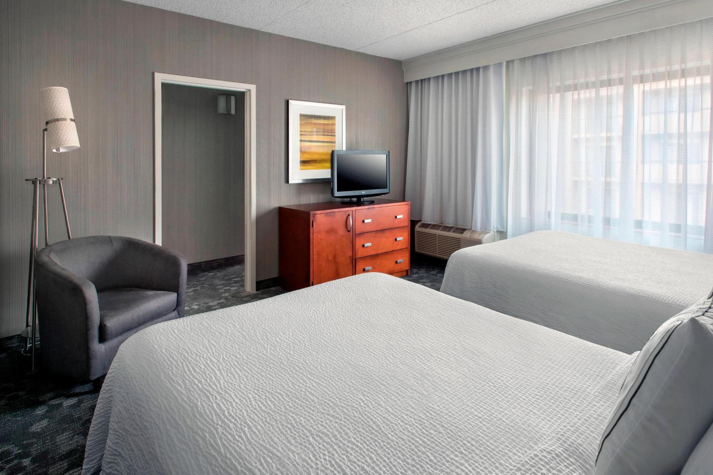 Newly Renovated, 1 Bedroom Junior Suite, 2 Double photo 1