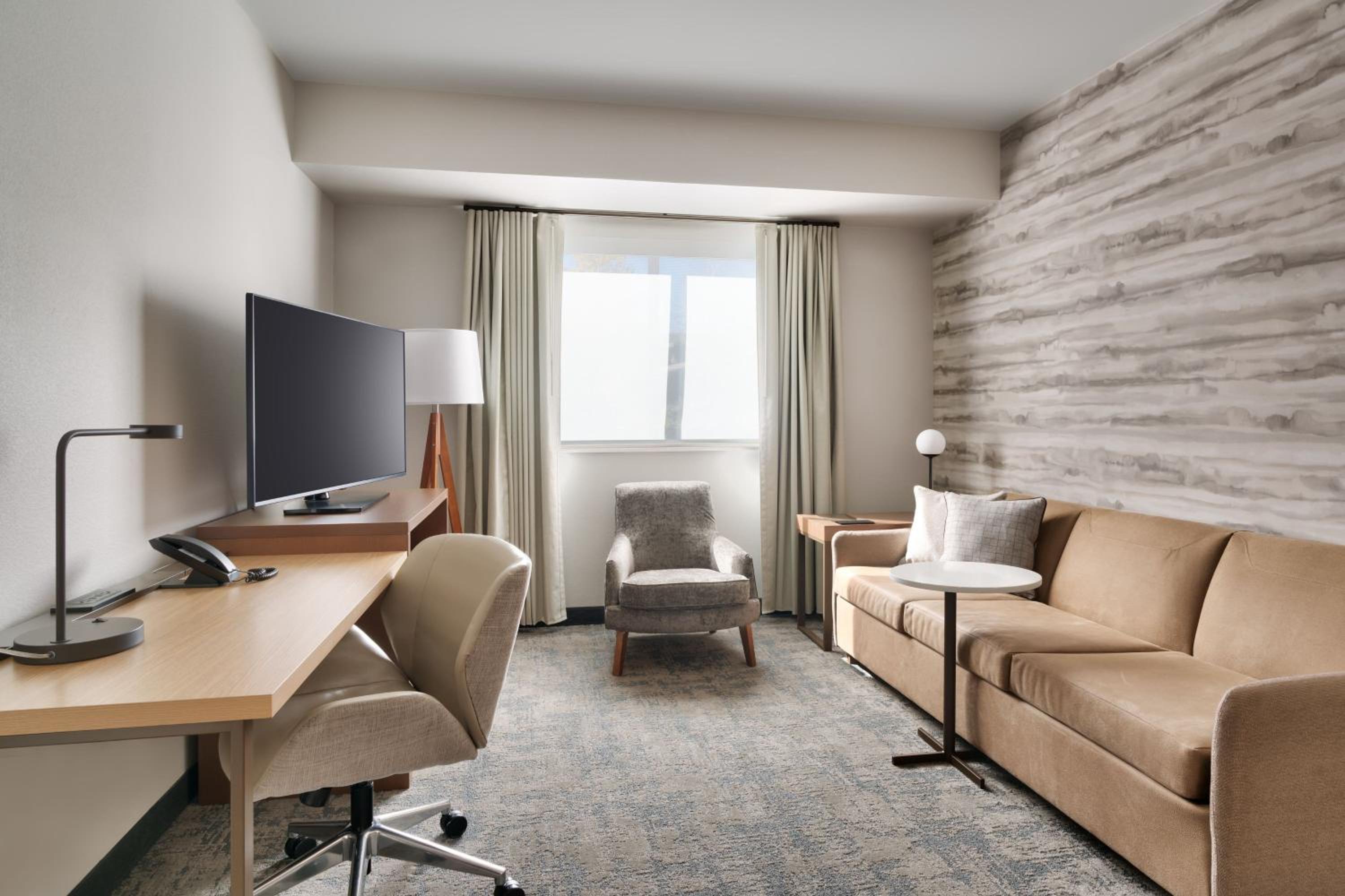 One-Bedroom King Suite with Sofa Bed  - Photo 4