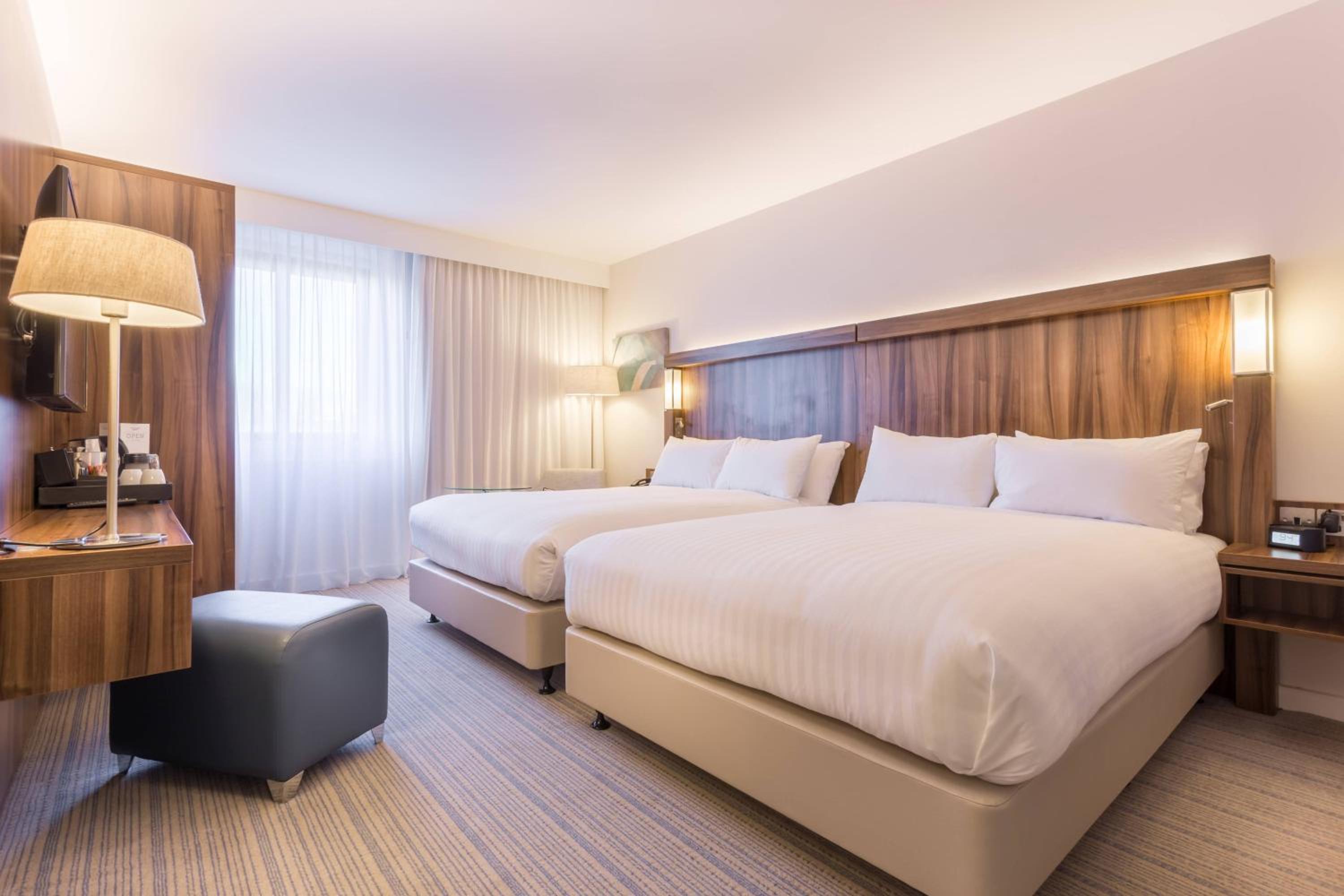 Family Room with Two Double Beds - Photo 8
