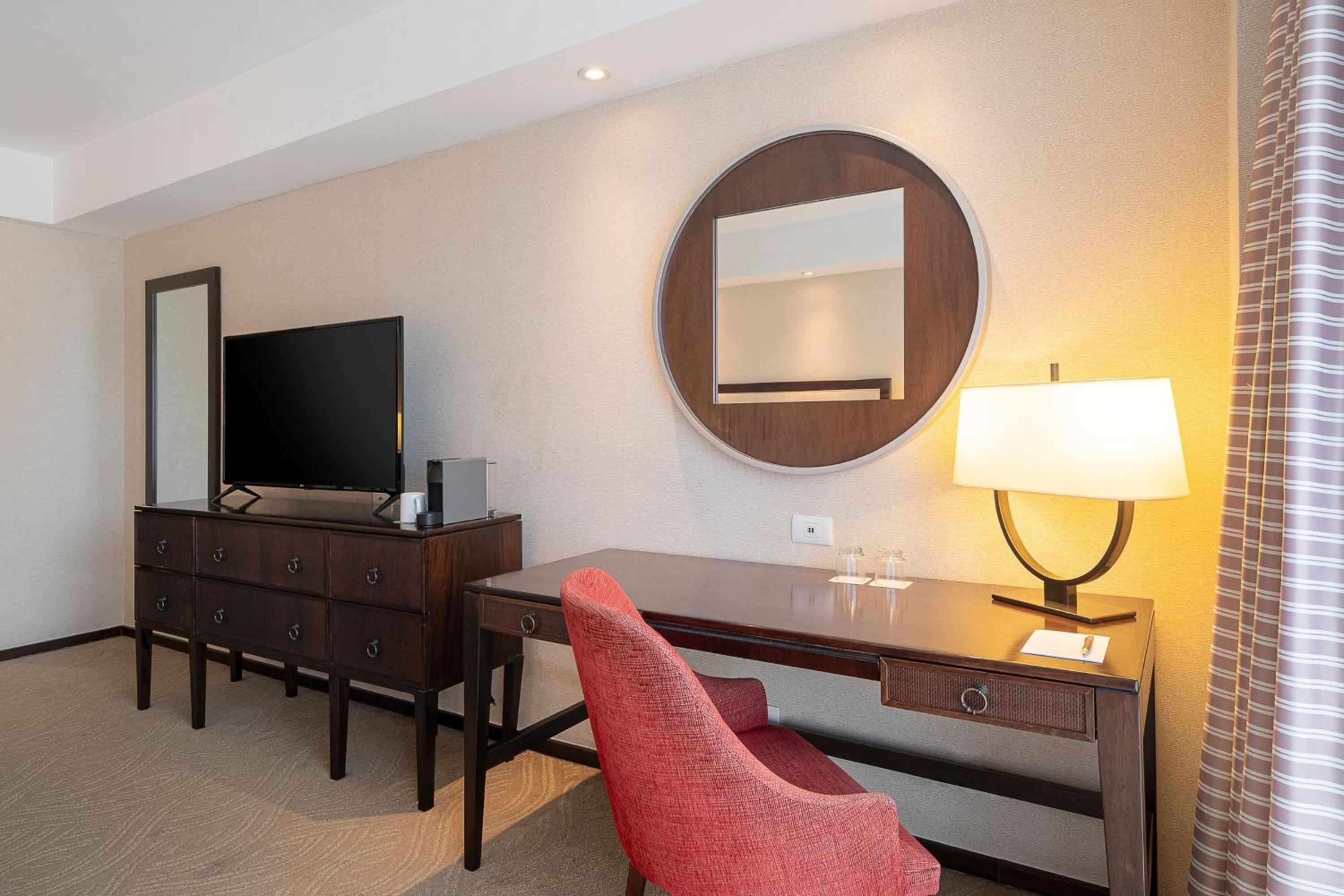 Classic King Room, Guest room, 1 King, Mountain view