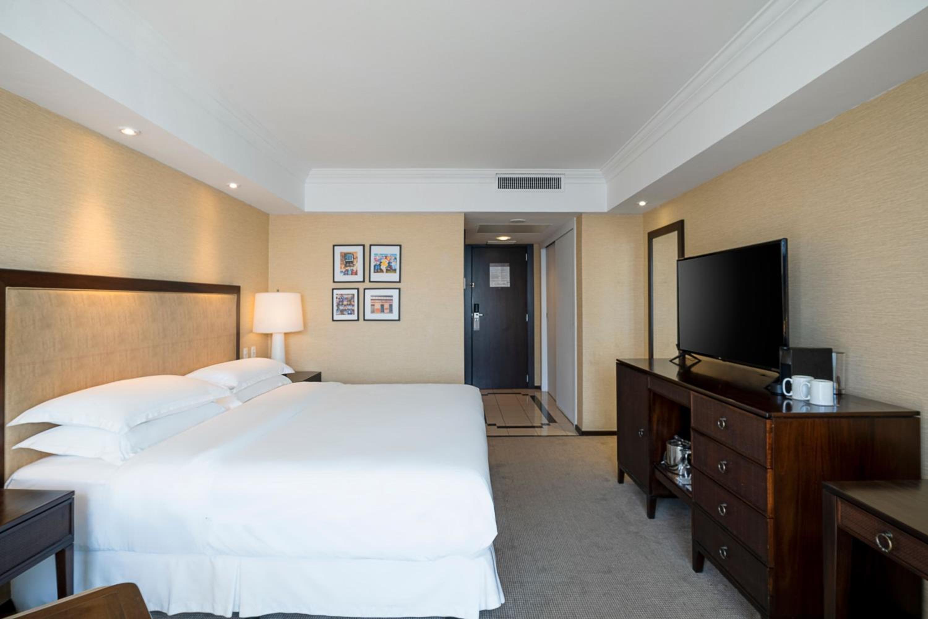Ocean Front King Room, Guest room, 1 King, Ocean Front view thumbnail 5