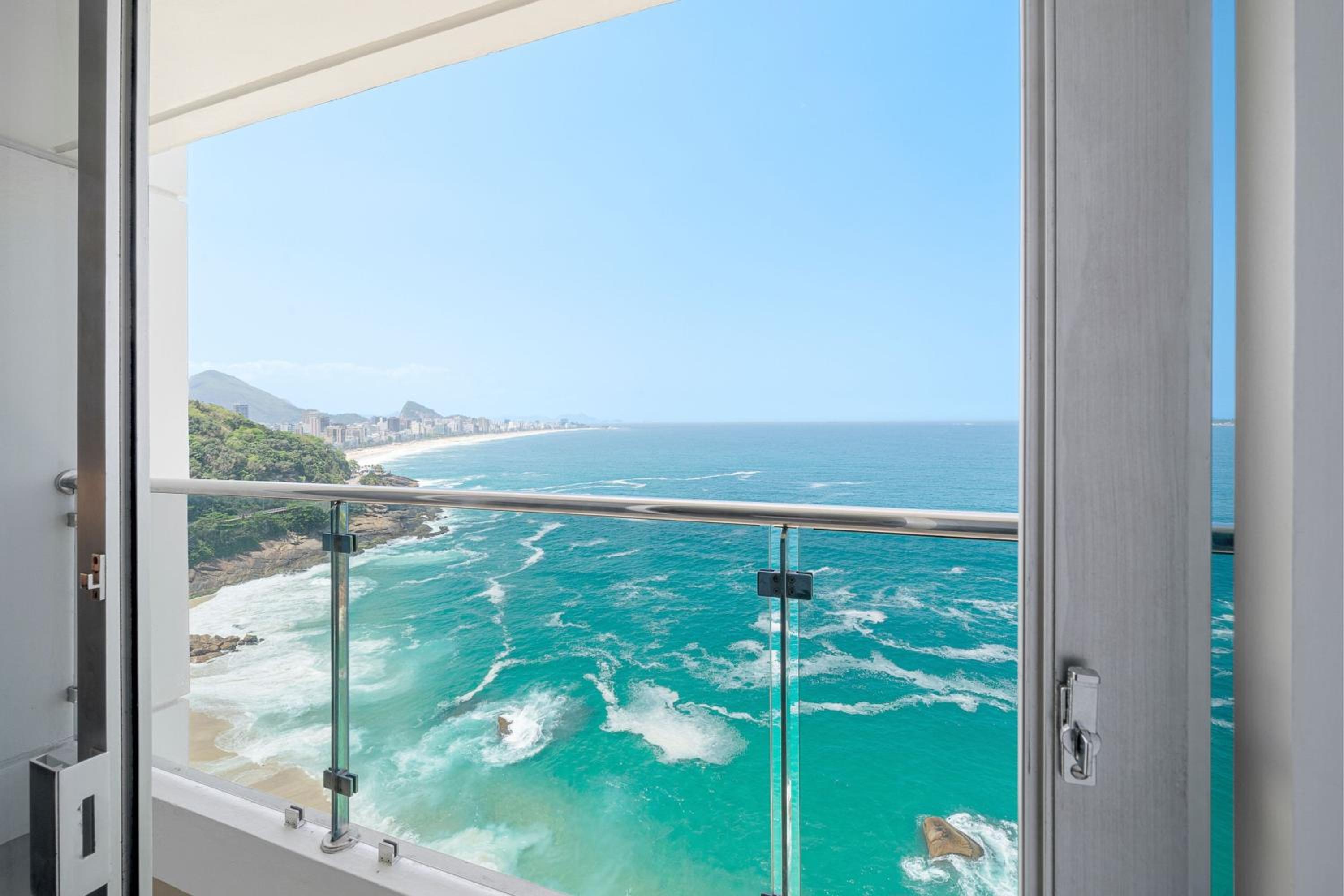 Ocean Front Suite, 1 Bedroom Executive Suite, 1 King - Photo 3