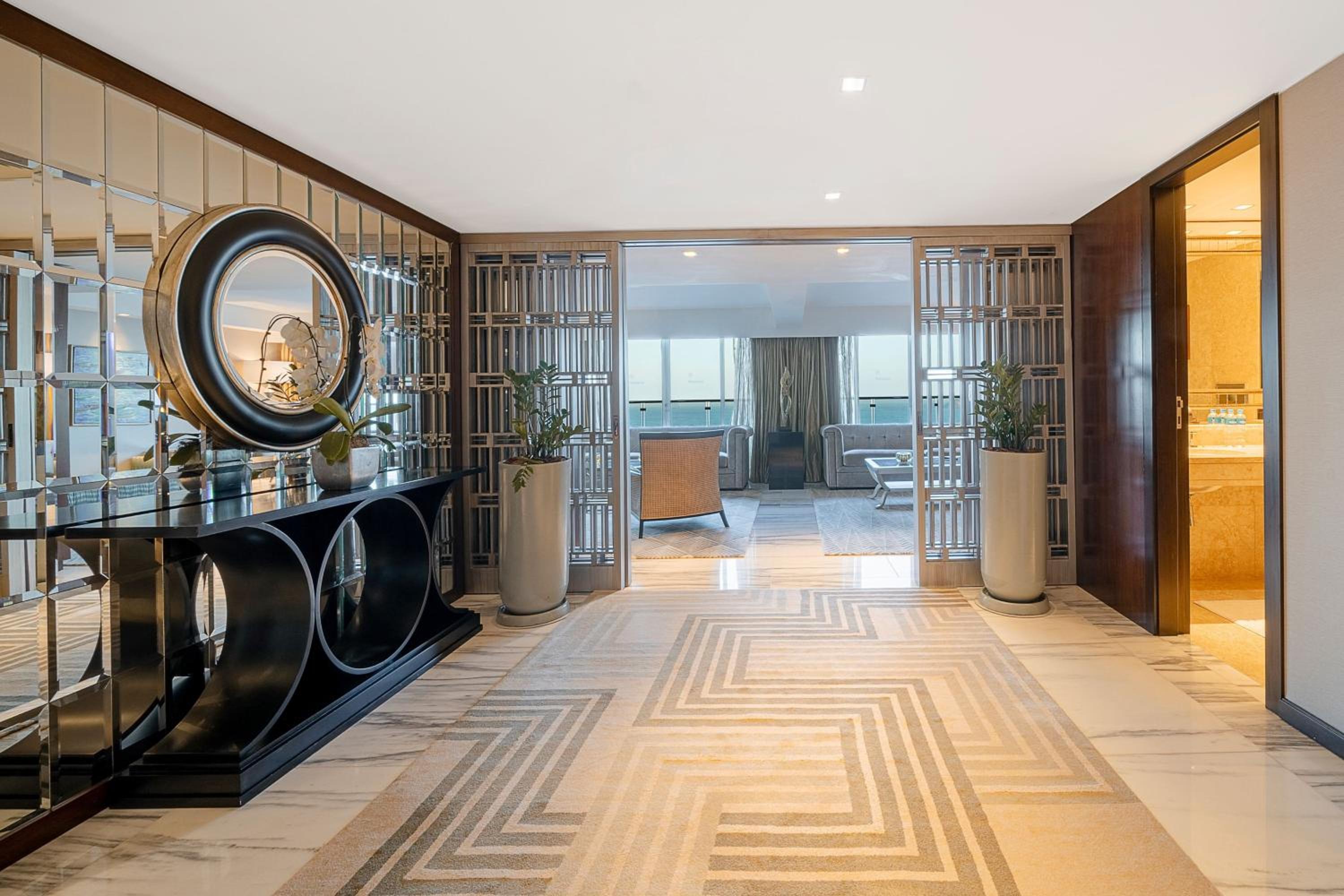 Club lounge access, Presidential Suite, 1 King, Oceanfront