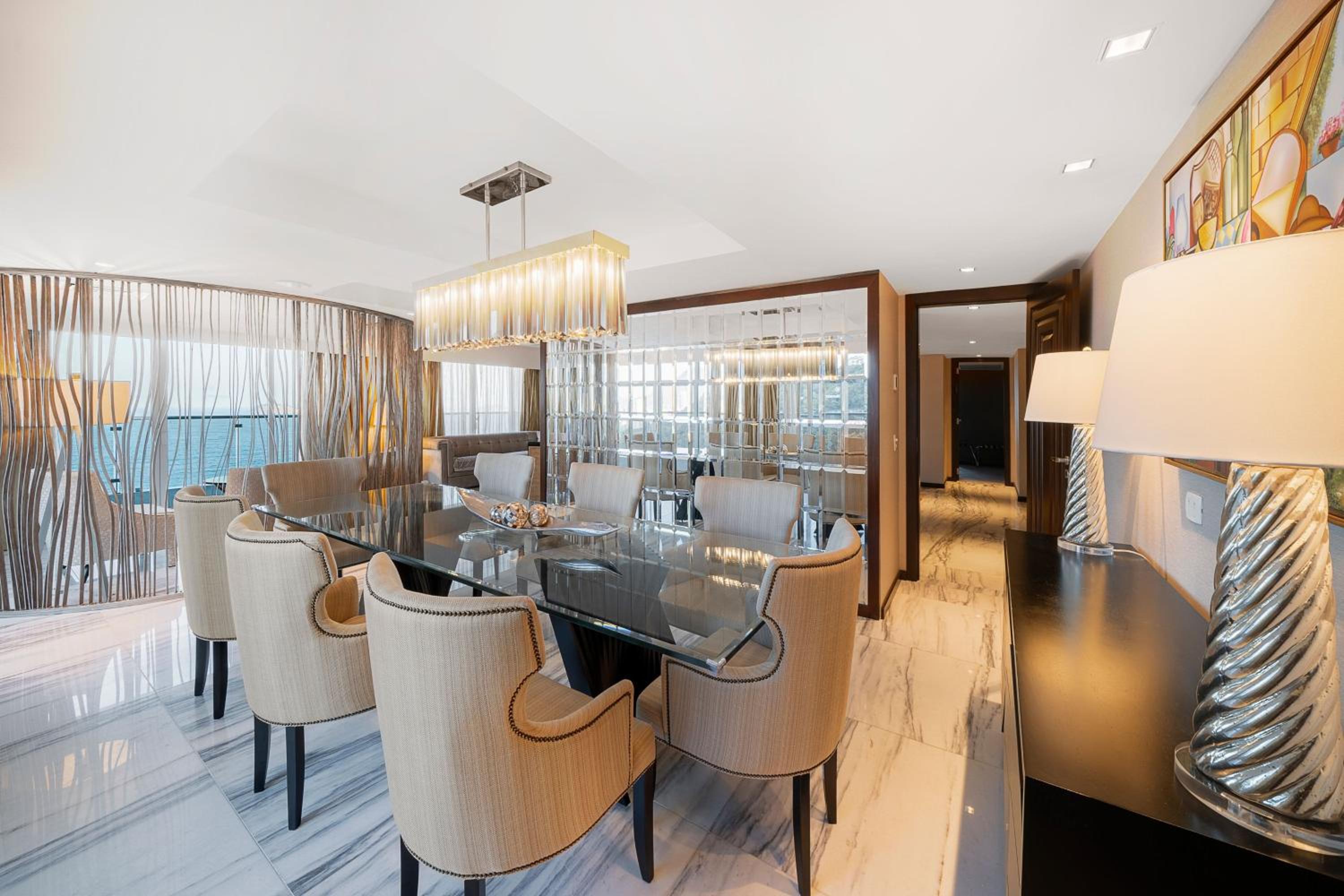Club lounge access, Presidential Suite, 1 King, Oceanfront thumbnail 6